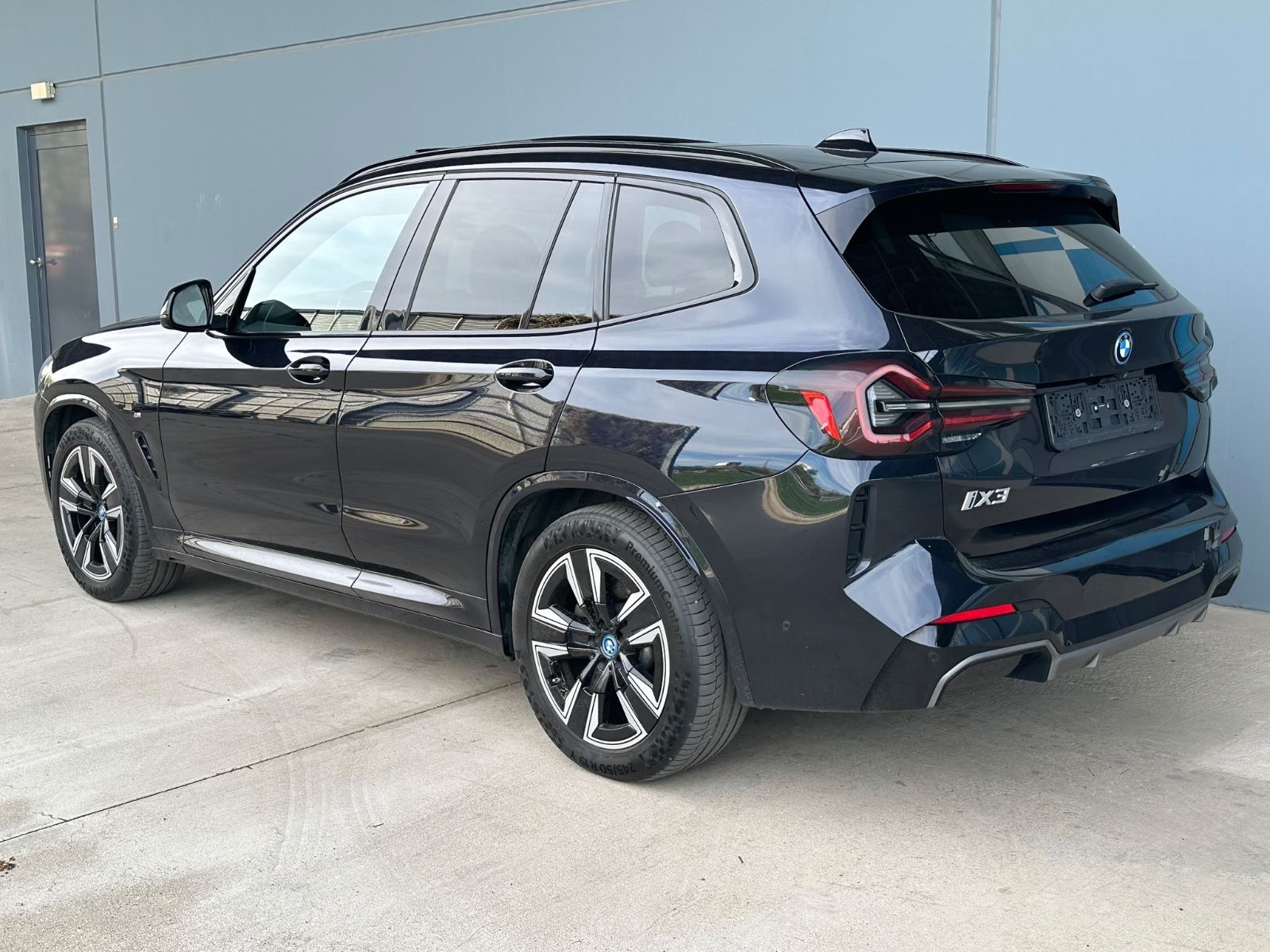 BMW iX3 M-Sport Panorama Leder Kamera Virtual imagem 3
