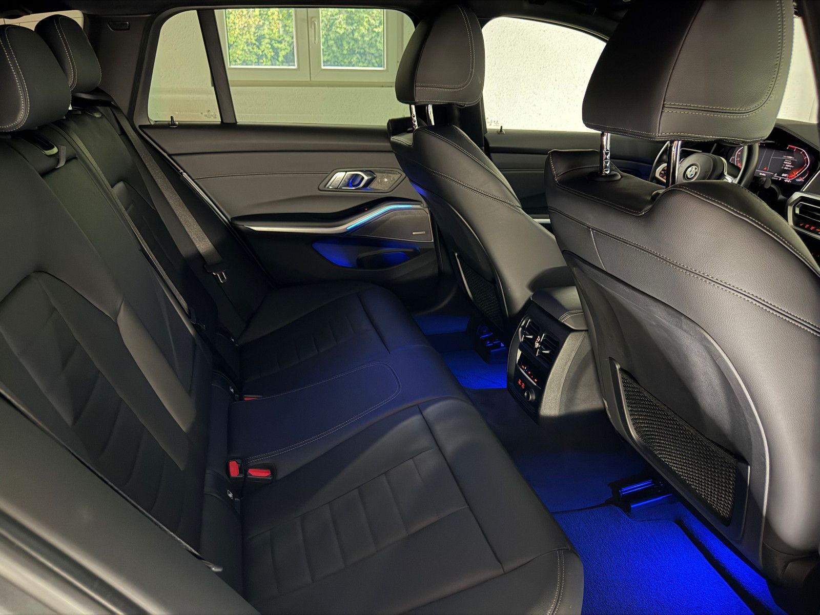 Fahrzeugabbildung BMW 320 d xDrive M SPORT/LED/HuD/H&K/AHK/ACC/VIRCO