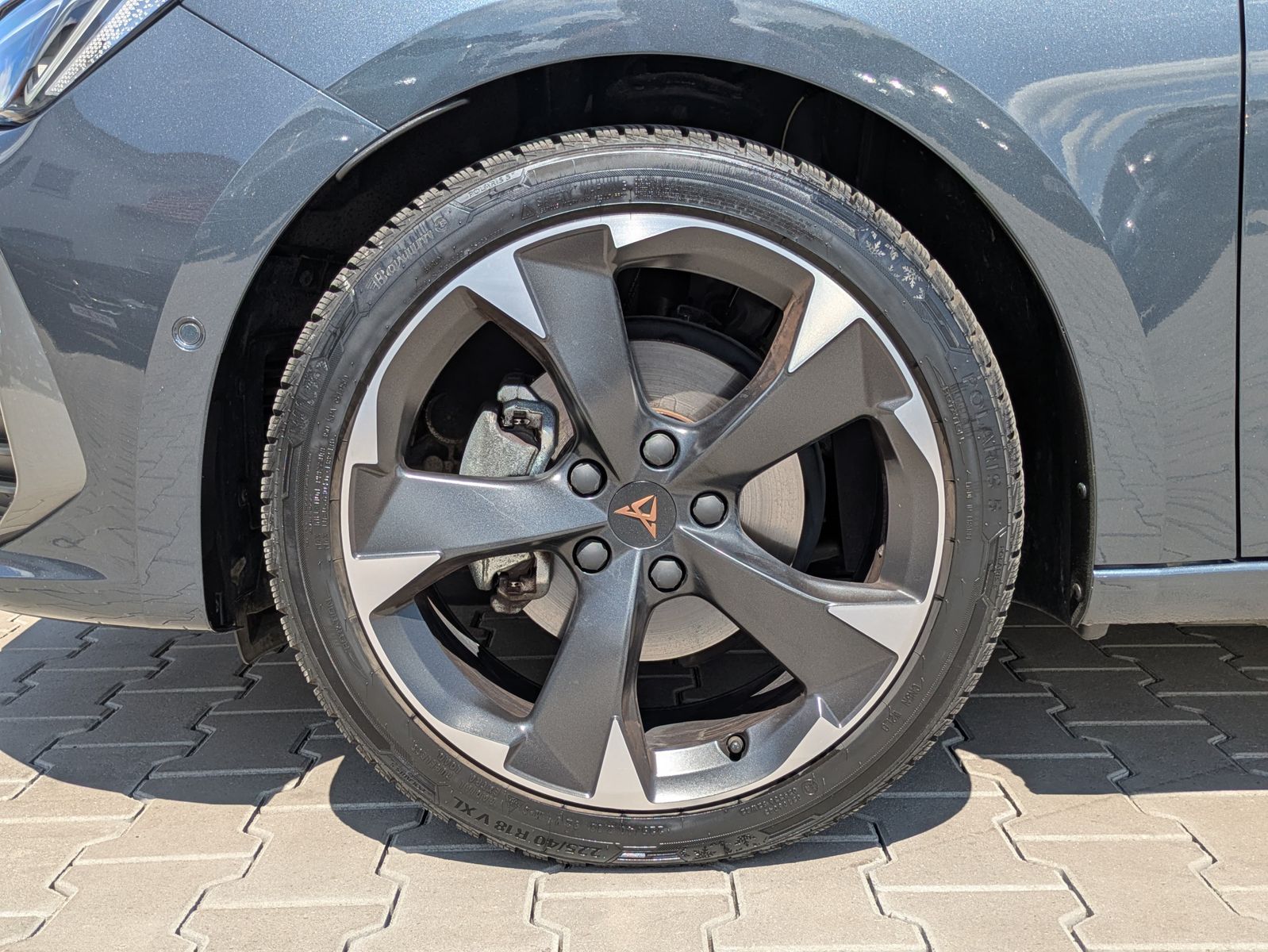Fahrzeugabbildung CUPRA Leon 1.5 eTSI DSG MATRIX-LED*ACC*APP*KAMERA*18"
