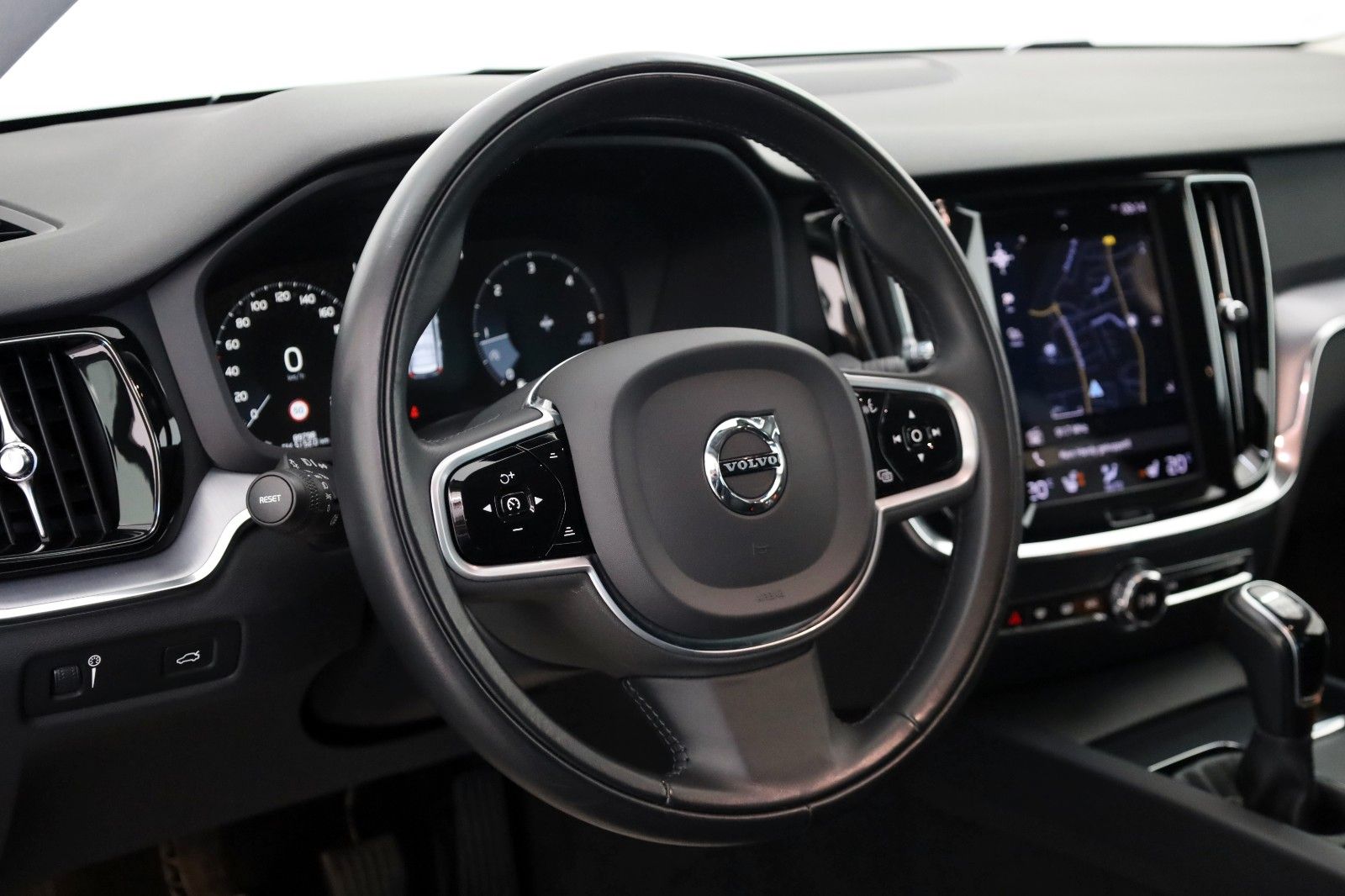 Fahrzeugabbildung Volvo V60 Momentum Pro Leder,Navi,LED,CarPlay, AHK el.