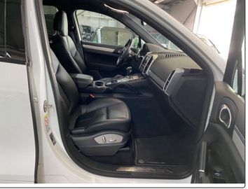 Porsche Cayenne - 11