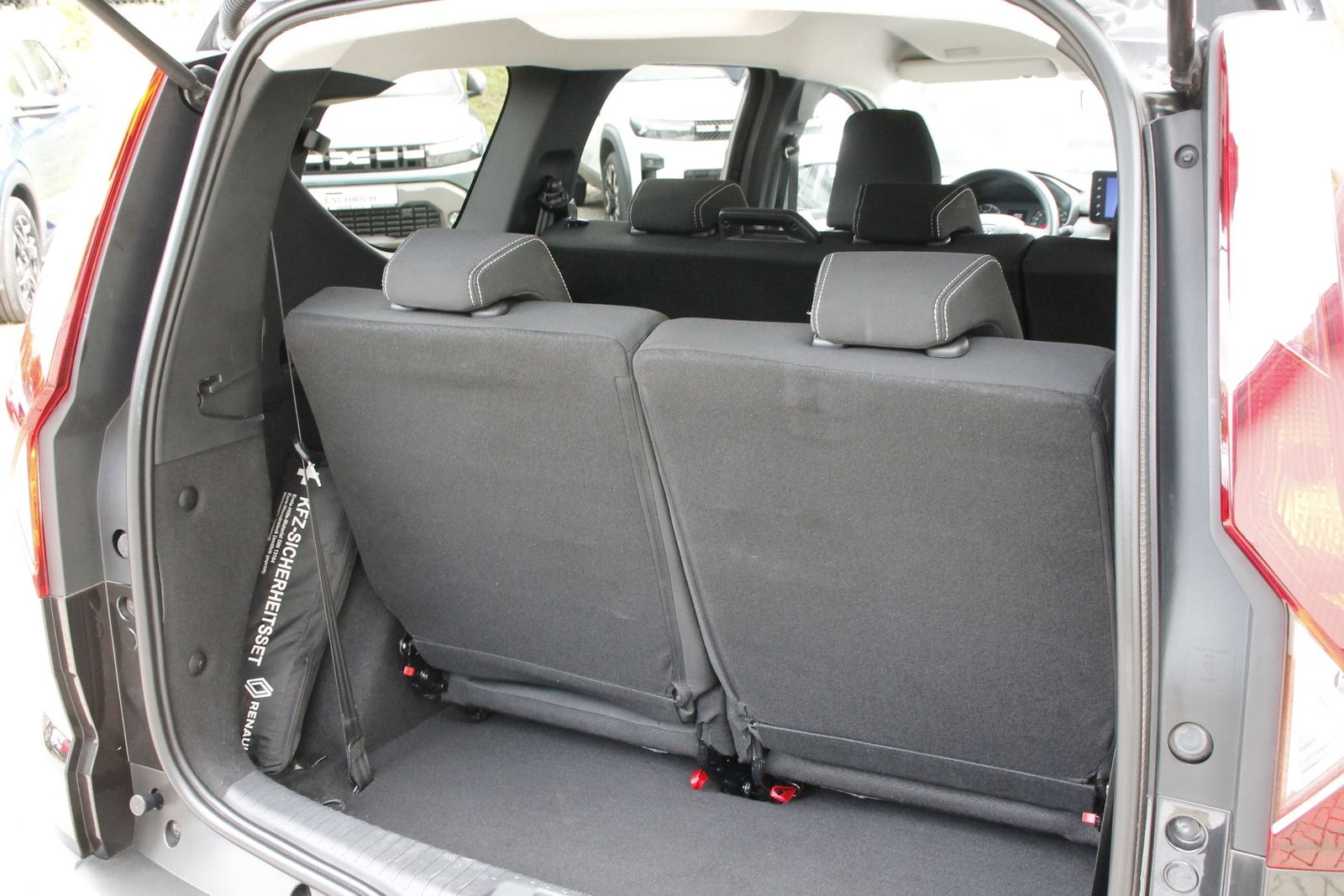Fahrzeugabbildung Dacia Jogger Comfort TCe 110 7-Sitzer