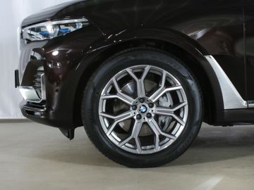 BMW X7 - 12