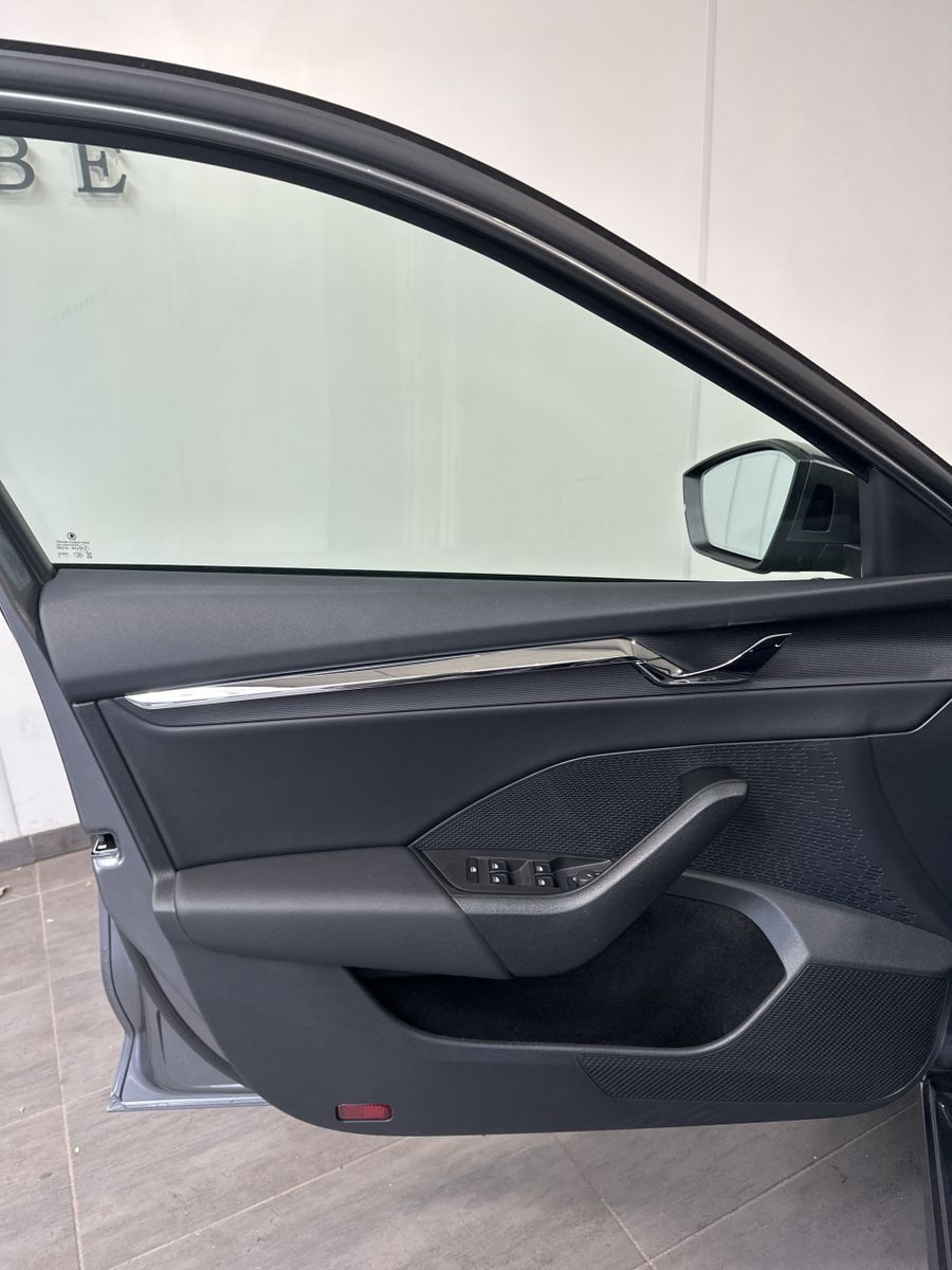 Fahrzeugabbildung SKODA Octavia Combi 2.0 TSI DSG 4x4 Style NAV+LED+AHK