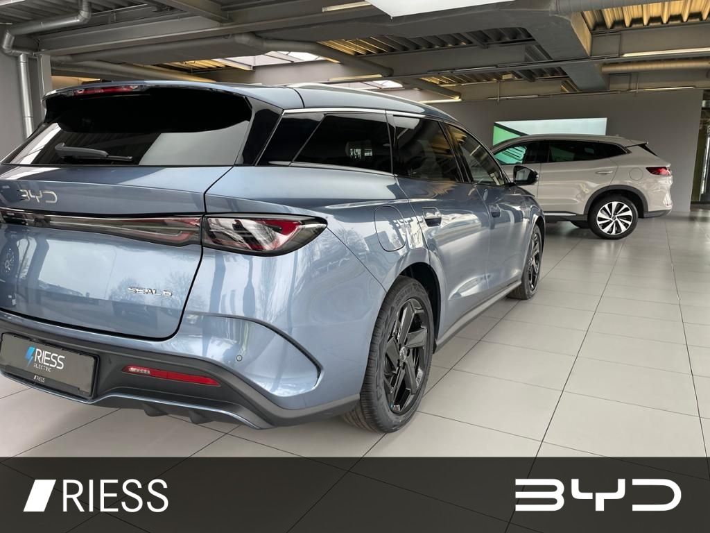 BYD SEAL 6