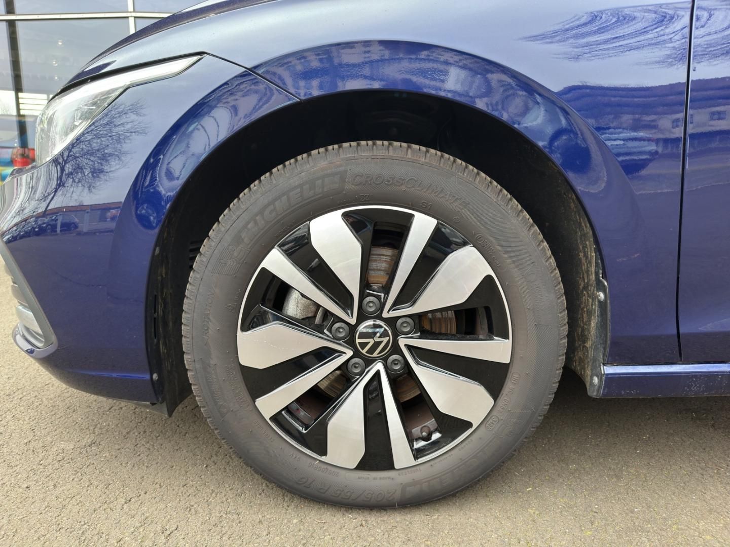Fahrzeugabbildung Volkswagen Golf Variant MOVE Golf VIII Variant MOVE 1.0 eTS