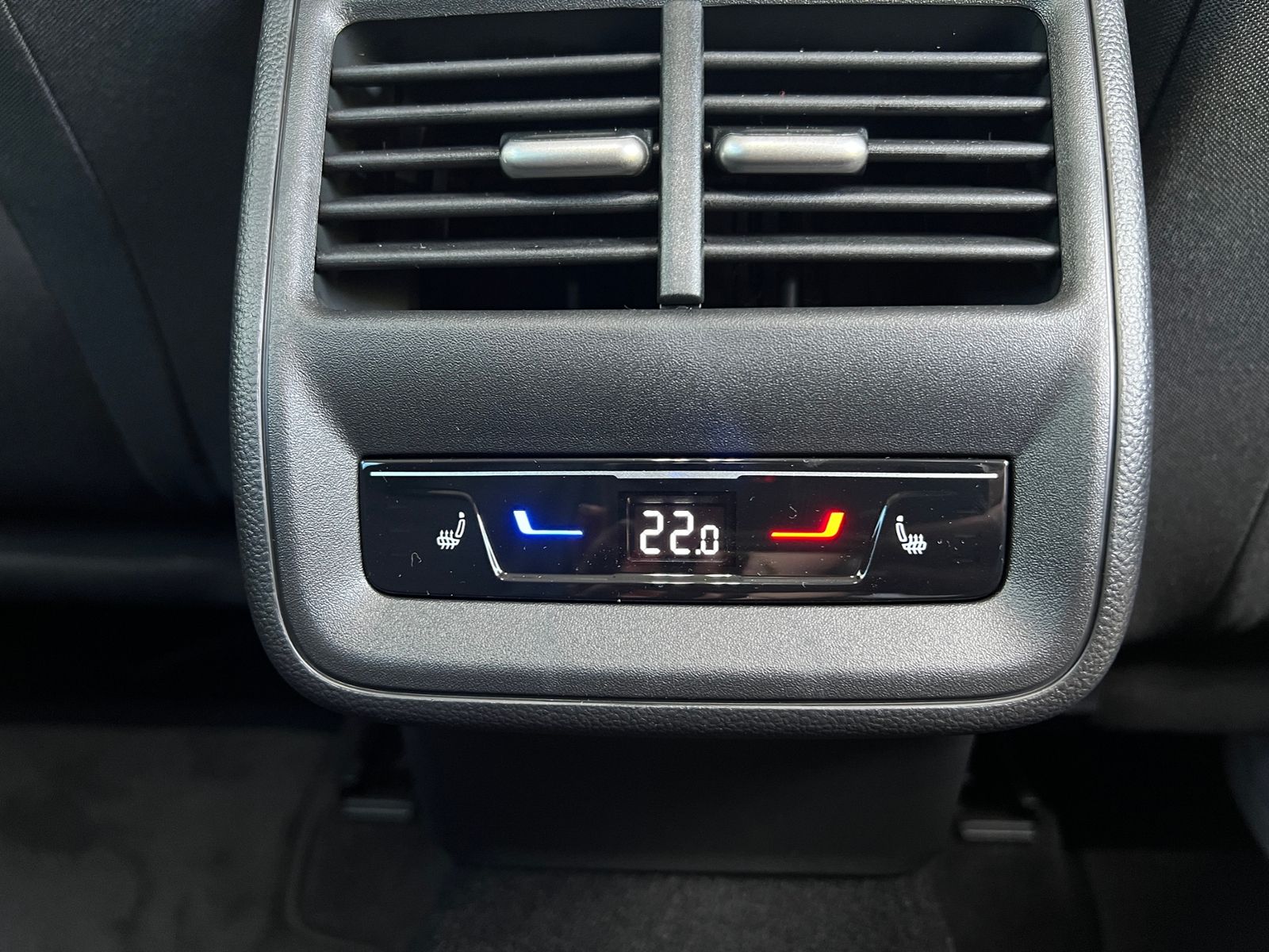 Fahrzeugabbildung SKODA Superb Combi Selection 2.0 TDI DSG *AHK, Navi, K