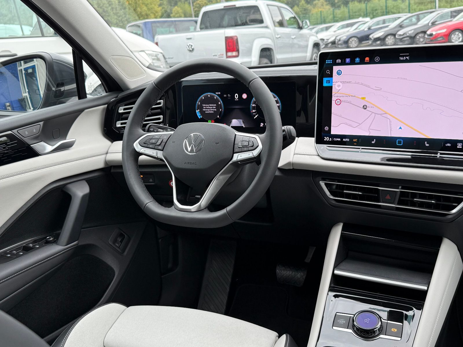 Fahrzeugabbildung Volkswagen Tiguan Elegance AHK ACC HUD LED-Matrix Massage