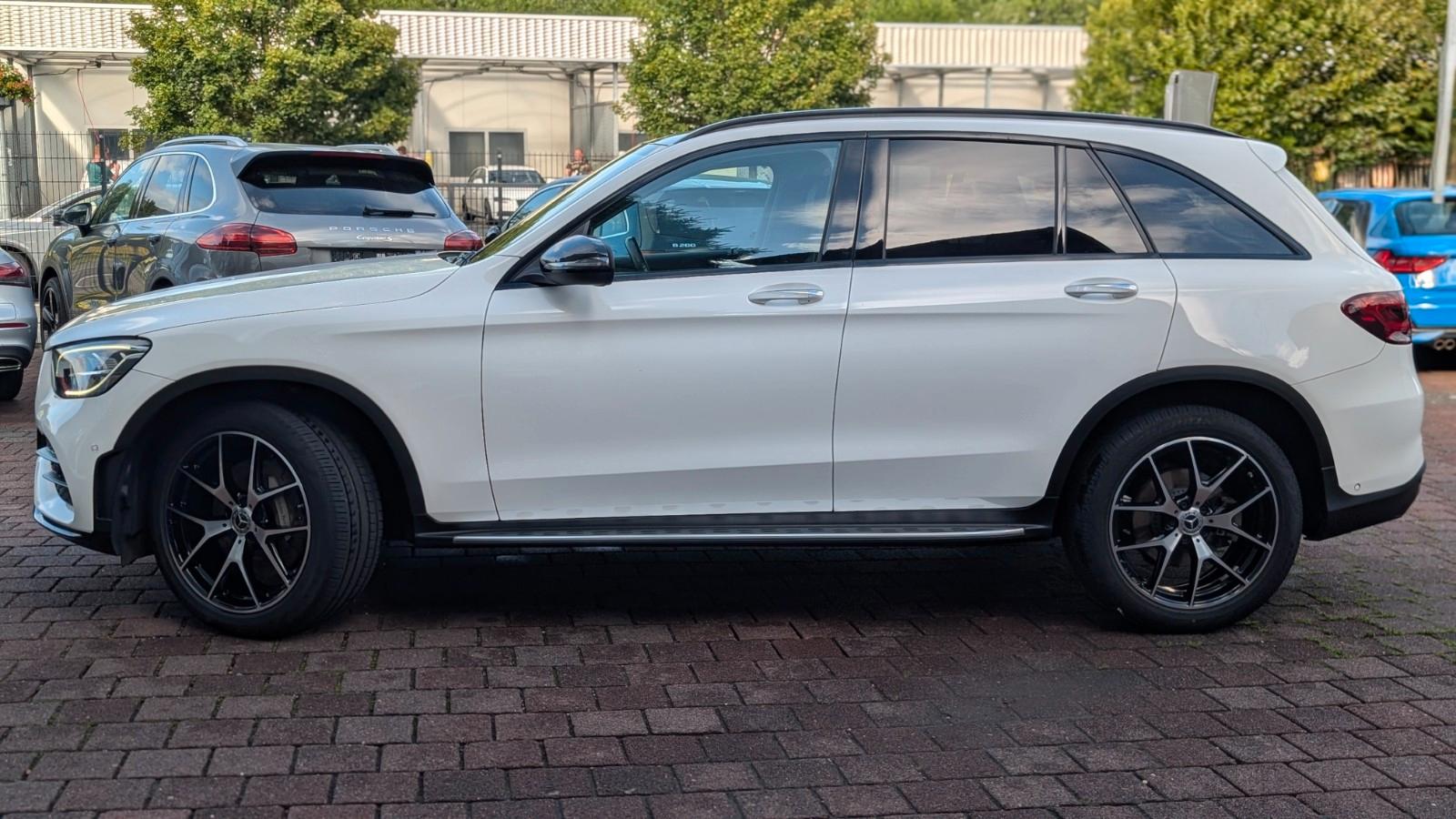 Mercedes-Benz GLC 300 d 4Matic,AMG Line,1.Hand,Pano,RFK,Alcant
