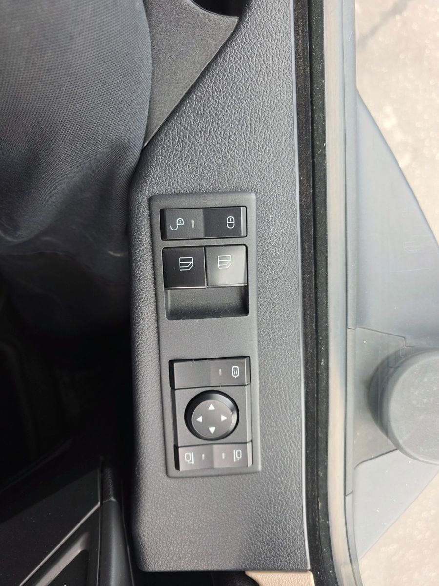 Fahrzeugabbildung Mercedes-Benz Actros 2542 L 6x2 BDF Retarder ADR