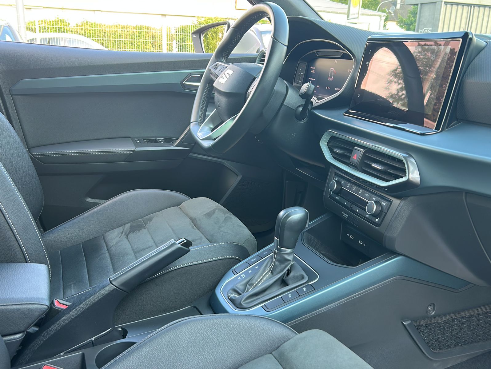 Fahrzeugabbildung SEAT Arona 1,5 TSIXperience