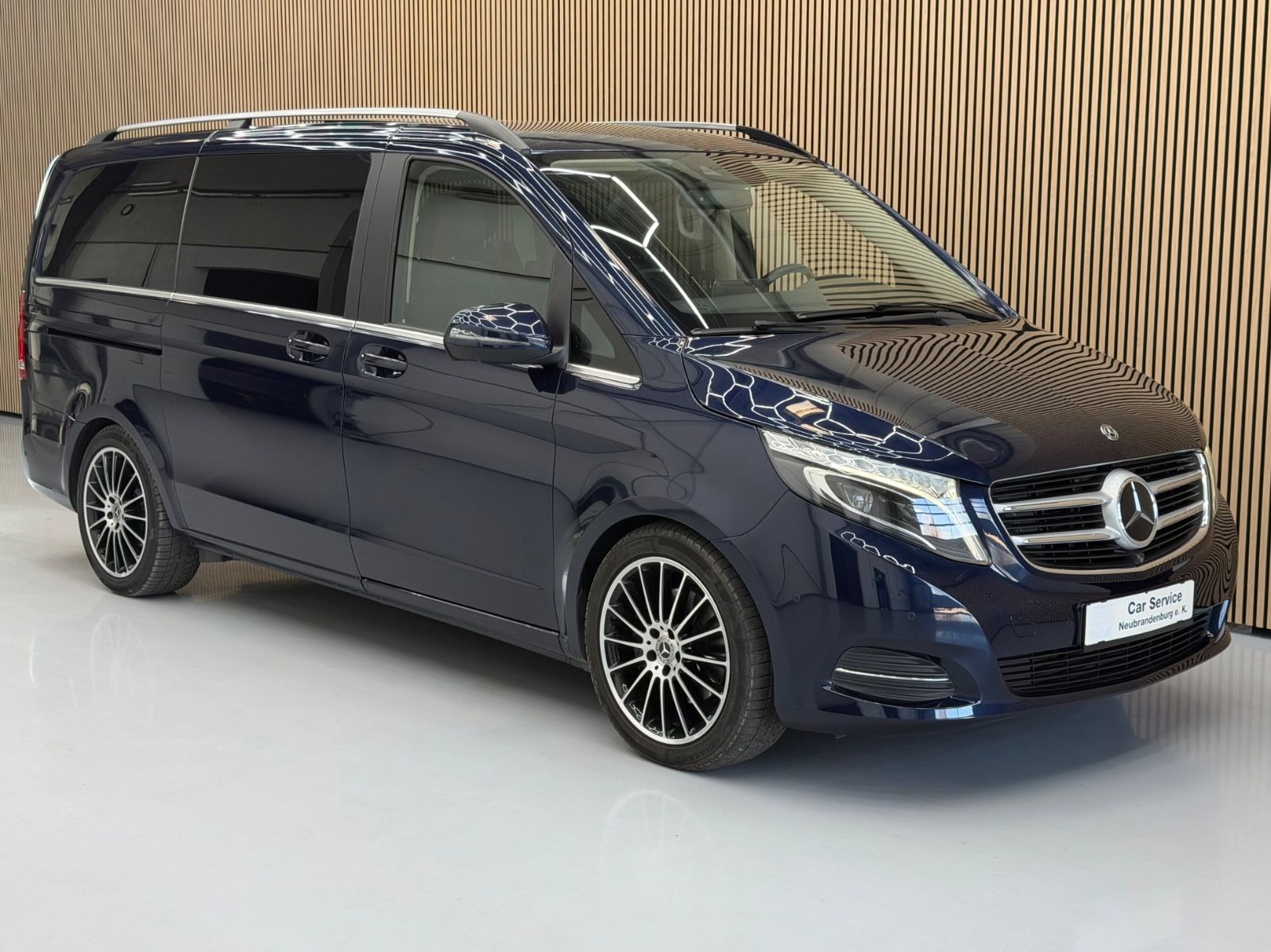 MERCEDES-BENZ V 250 EXCLUSIVE EDITION 4M lang*Burmester®*Pano*
