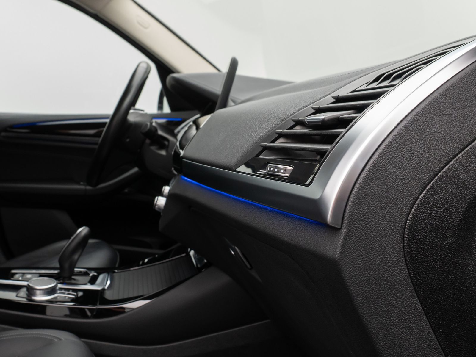 Fahrzeugabbildung BMW X3 xD30d LuxuryLine 360°HUD DAB HiFi AHK Komfort