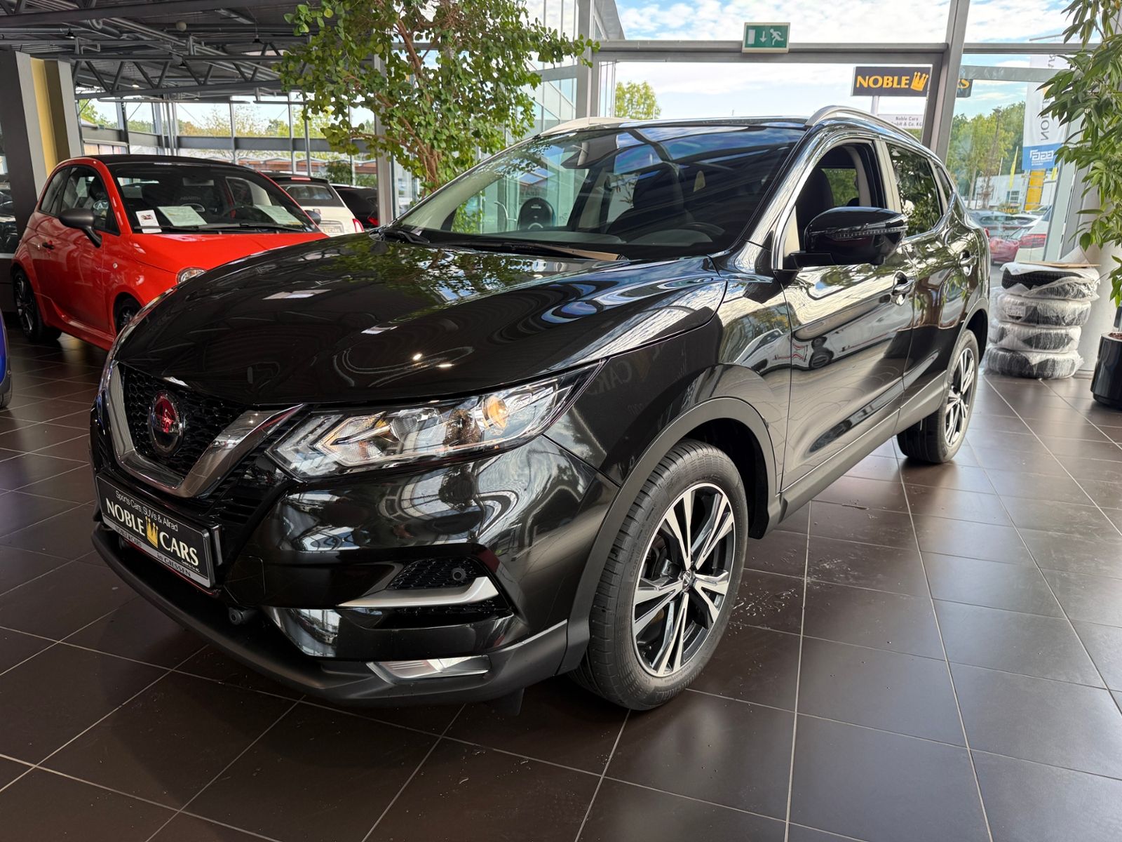 Fahrzeugabbildung Nissan Qashqai 1.3 DIG-T DCT ZAMA PANO NAV SHZ