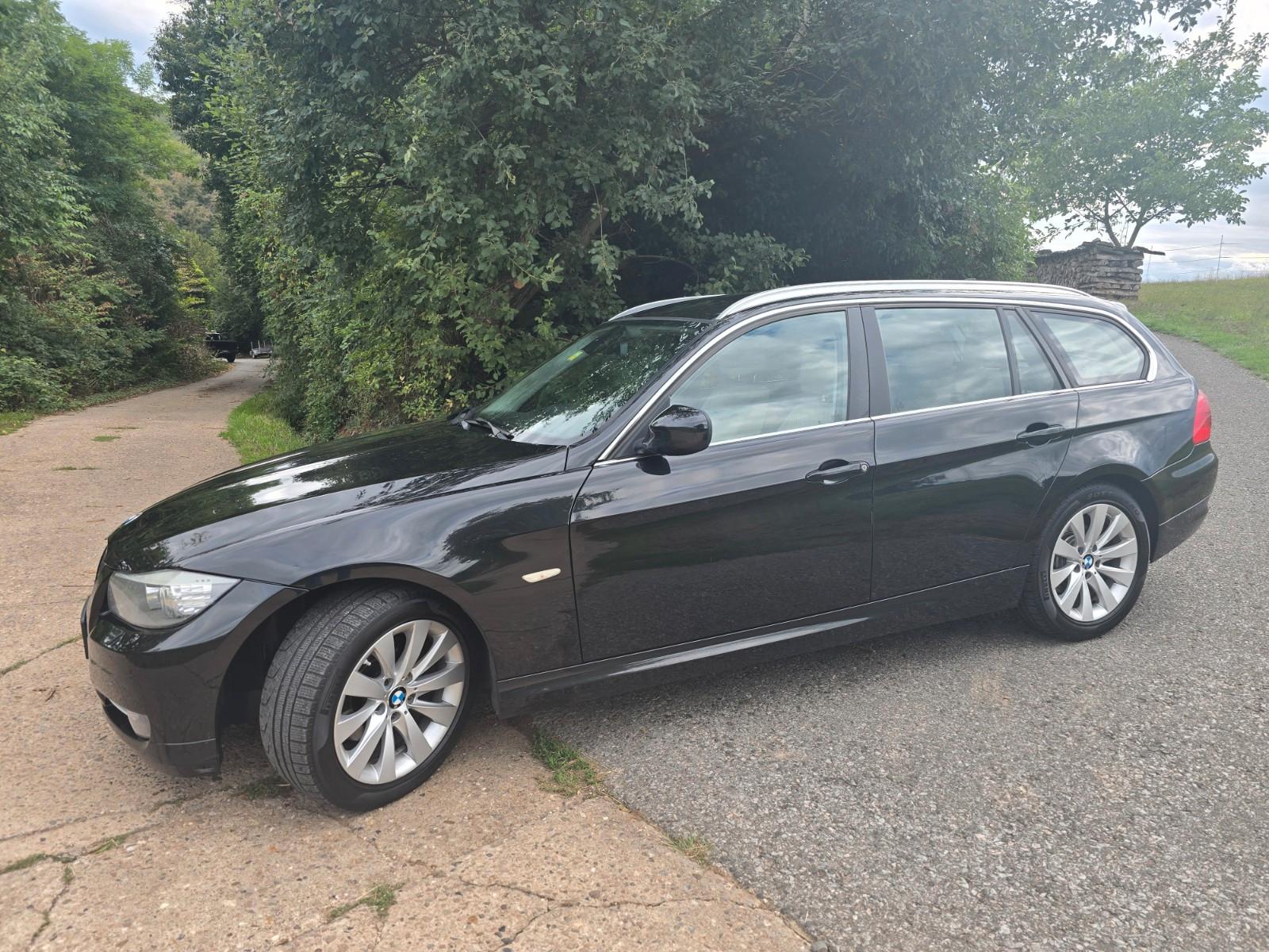 BMW 320 2012 — interior