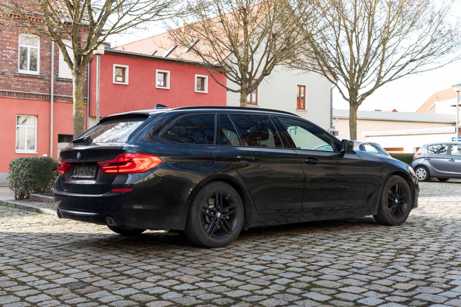 Fahrzeugabbildung BMW 520d xDrive SPORT SHADOW ACC LED H&K 360° TOTW