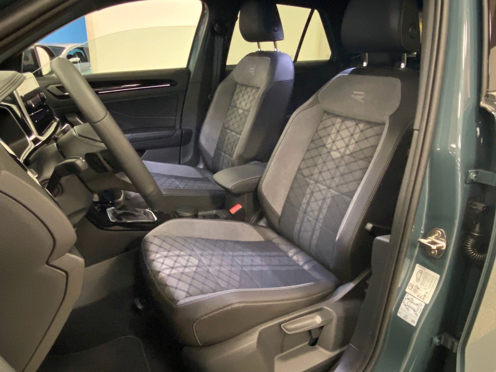 Fahrzeugabbildung Volkswagen T-Roc 1.5 TSI DSG R-Line+ACC+Garantie bis 2030++