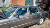 Mercedes-Benz Mercedes W126. 260 SE 1. Hand Automatik - Mercedes-Benz 260 mit Benzin-Antrieb: Limousine, W 260se