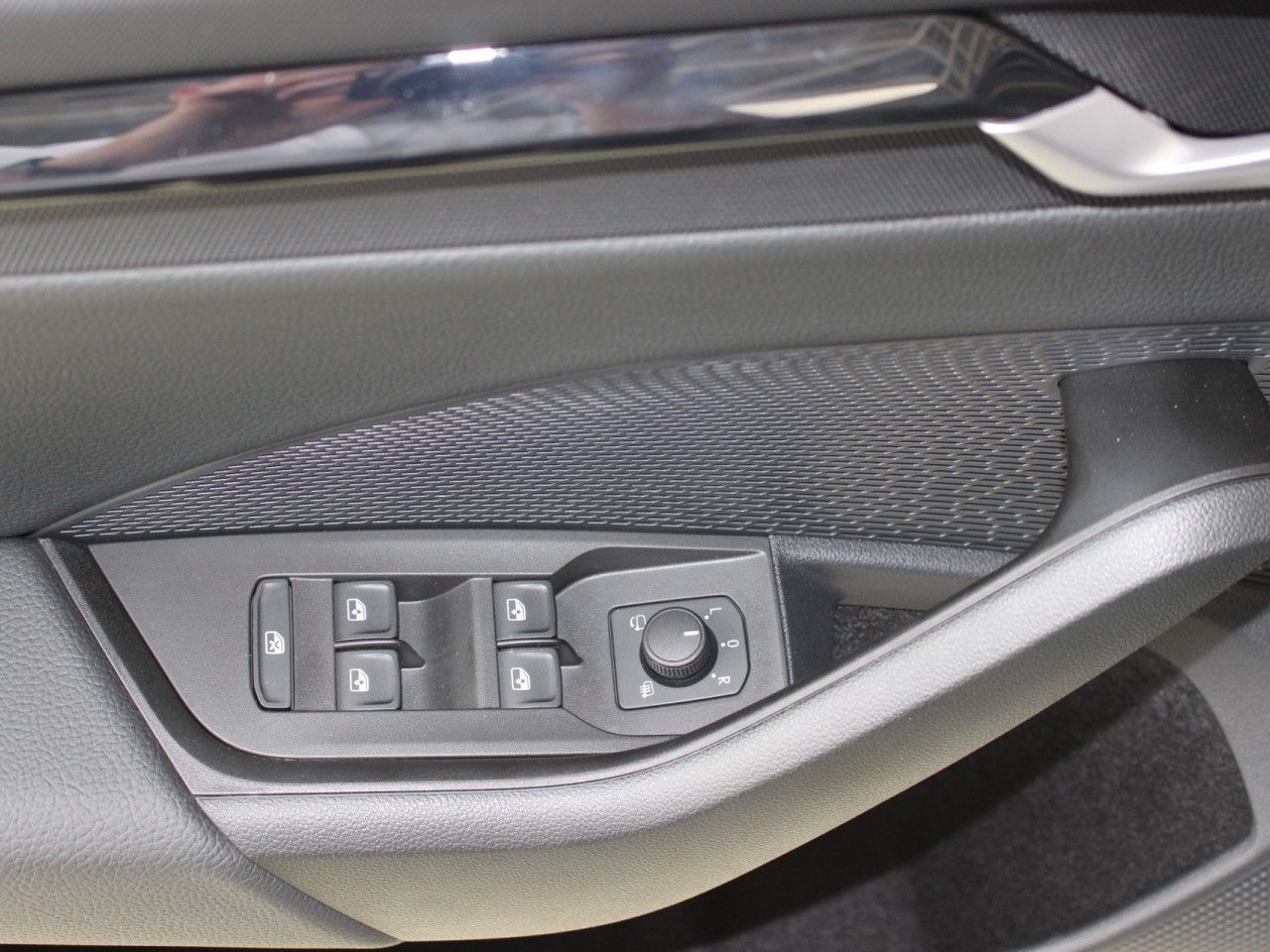 Fahrzeugabbildung SKODA Octavia 1.5 TSI mHEV Selection AHK/ACC/RFK/APP