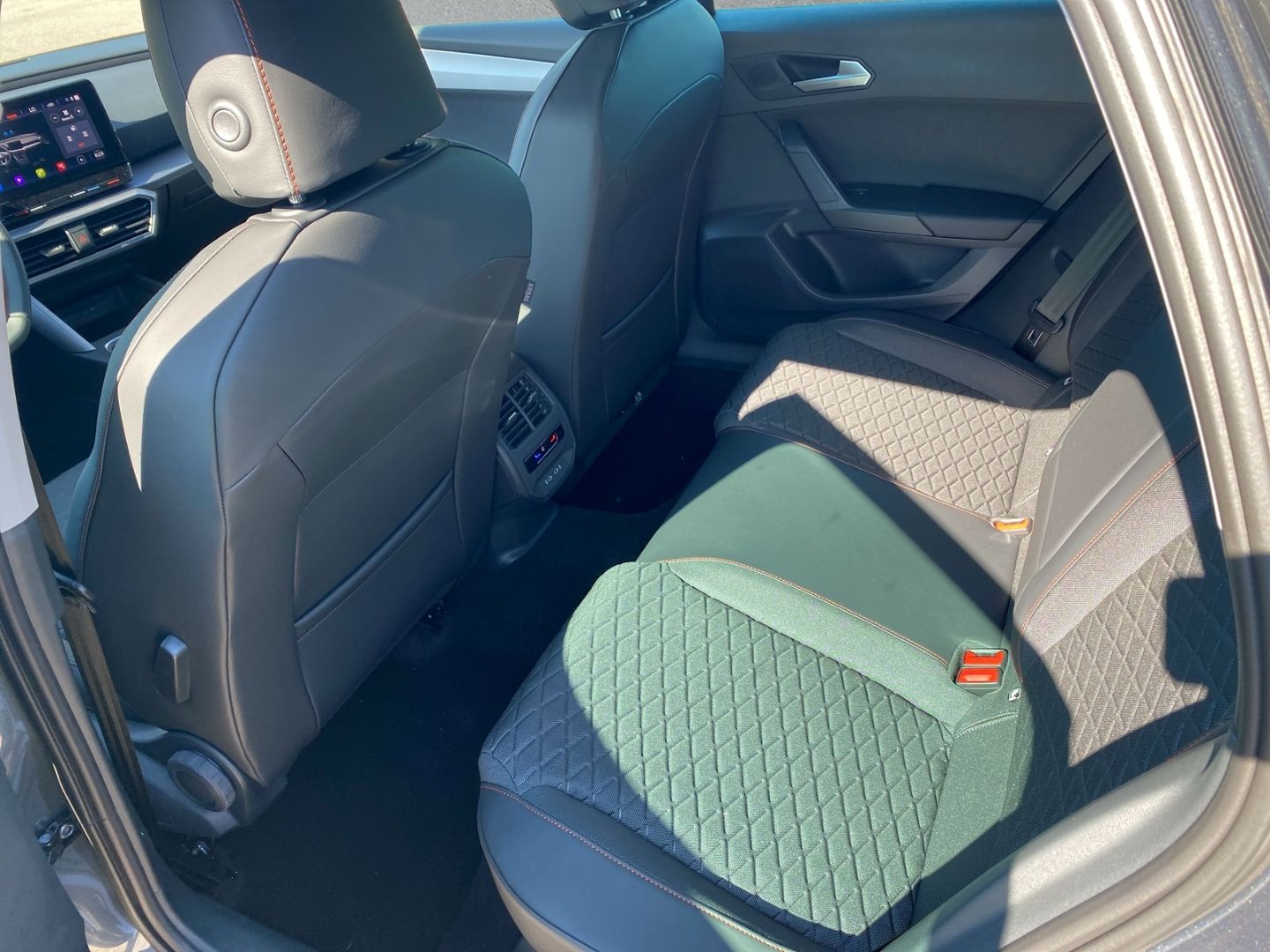 Fahrzeugabbildung SEAT Leon Sportstourer FR 2.0 TDI EU6d Navi Digitales