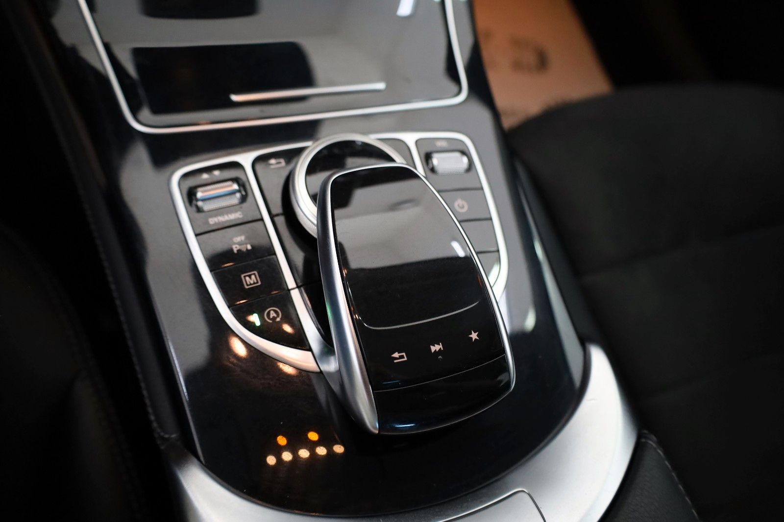 Fahrzeugabbildung Mercedes-Benz GLC 300 4M Exclusive AMG Int. TLeder,Navi,LED,SH