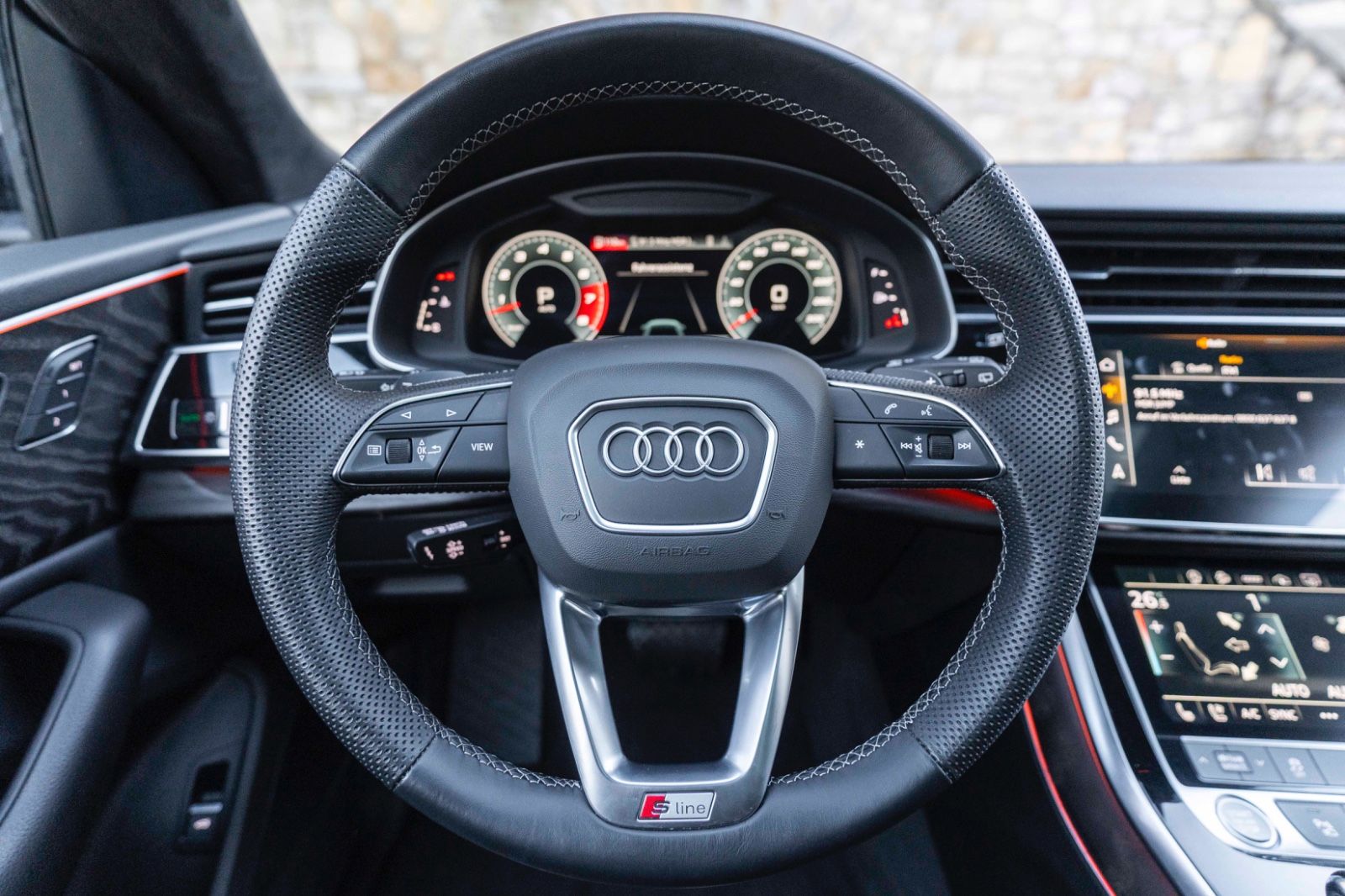 Fahrzeugabbildung Audi Q8 55 TFSI Quattro S-LINE B&O 3D ACC MATRIX NAV
