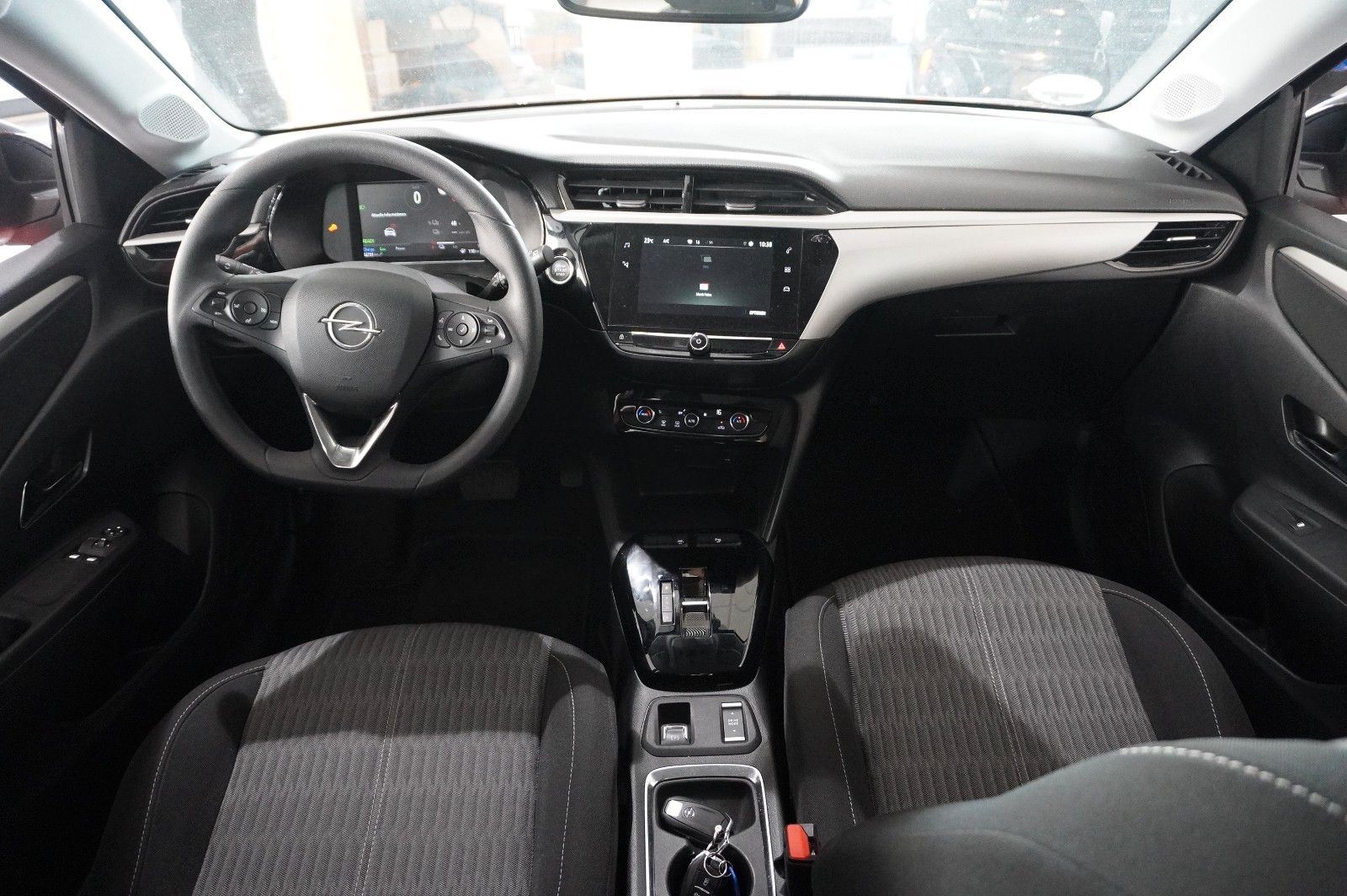 Fahrzeugabbildung Opel Corsa-e F EDITION 7KW NAVI/VIRT/TEMP/DAB/WÄRMEP.
