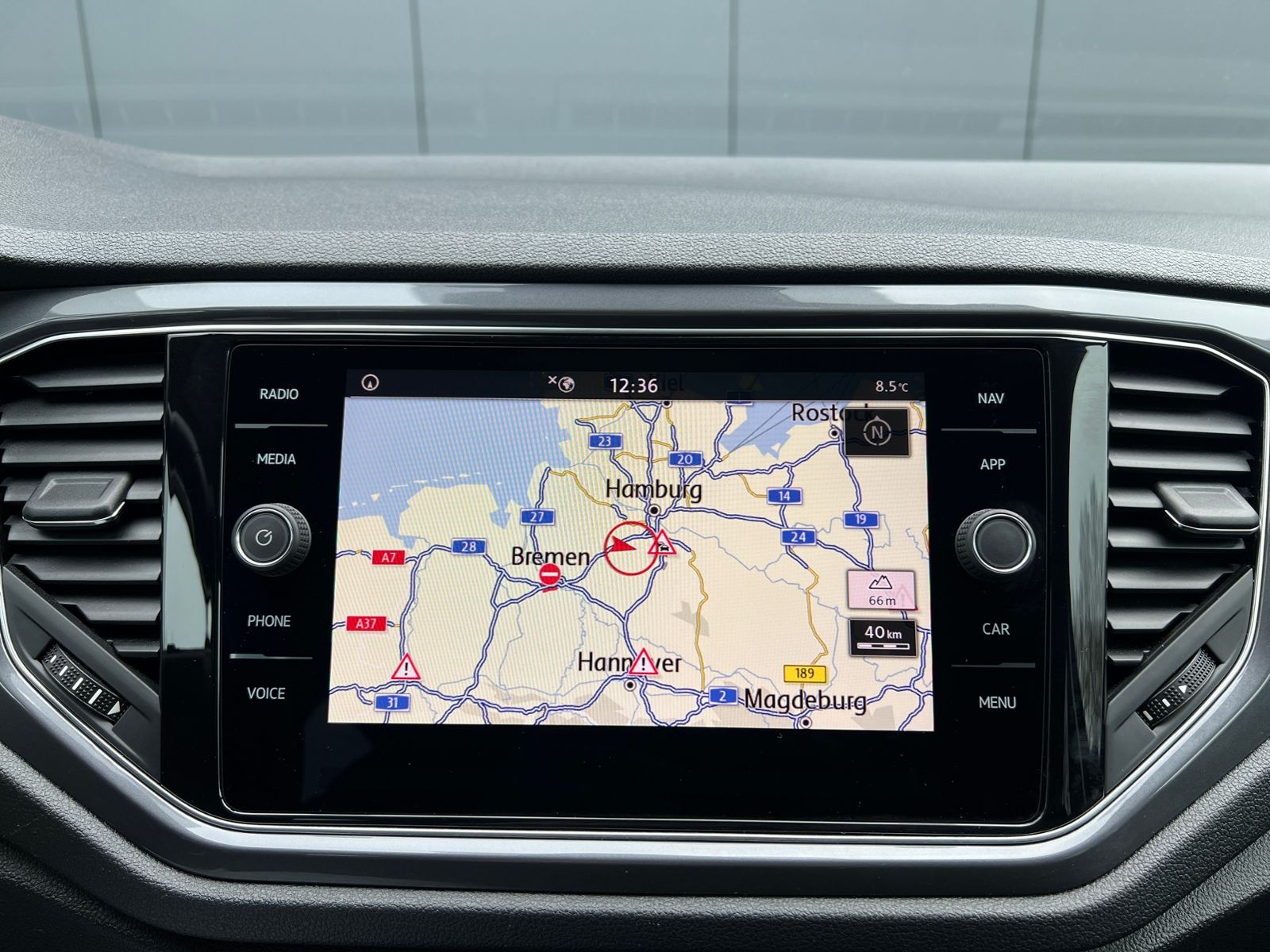 Fahrzeugabbildung Volkswagen T-Roc R-Line 1.5 TSI IQ.DRIVE *AHK, Climatronic,