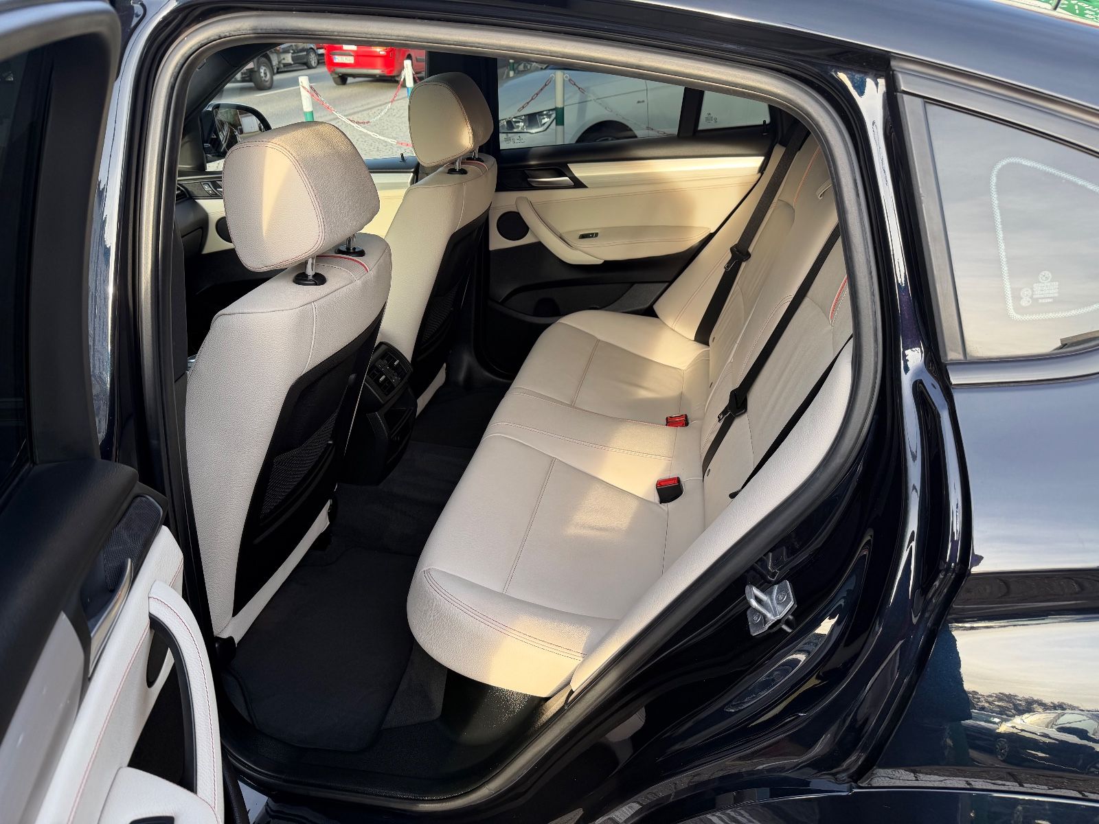 Fahrzeugabbildung BMW X4 xDrive 35 d M SPORT STANDHEIZUNG AHK SD LED