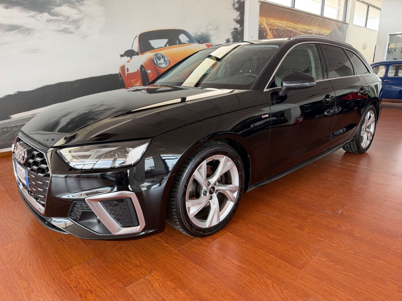 Audi A4 Avant 30 TDI/136 CV S tronic S line edit imagem 3