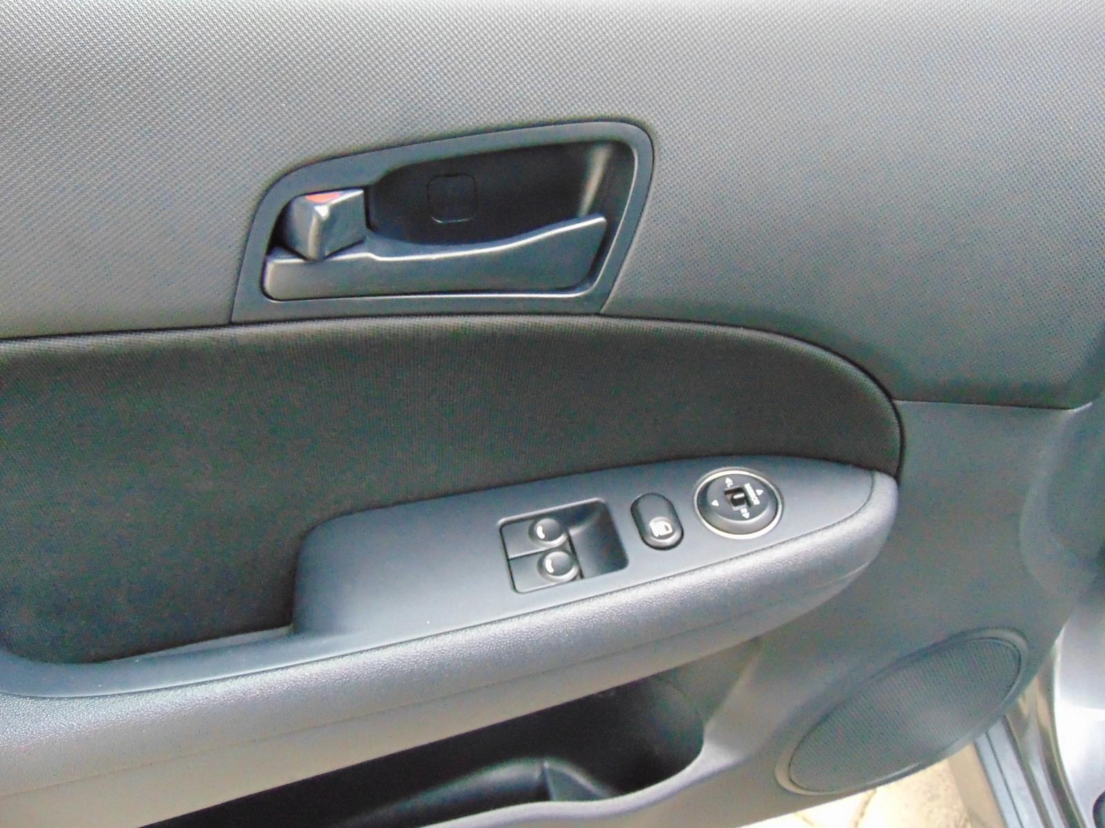 Hyundai i30 2011 — photo 10