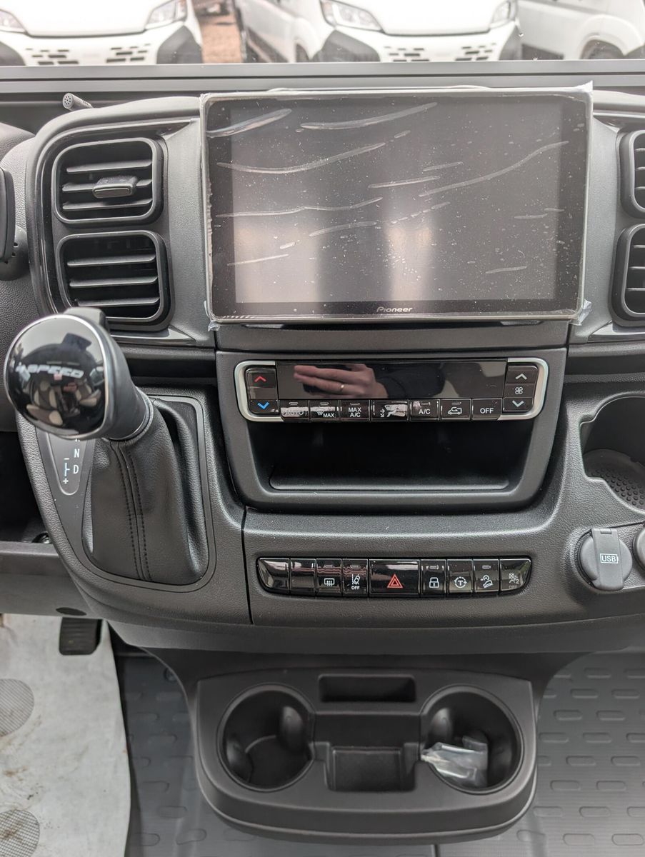 Fahrzeugabbildung Eura Mobil Van V 595 HB Captain-Chair-Sitze, Solar, Skyroof