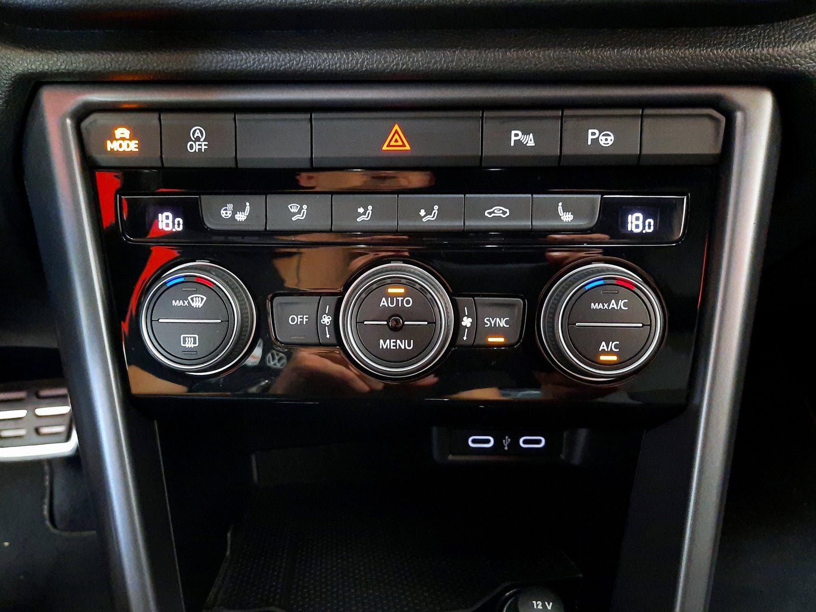 Fahrzeugabbildung Volkswagen T-Roc Cabrio R-Line TSI DSG *Cam*ACC*App*LED*