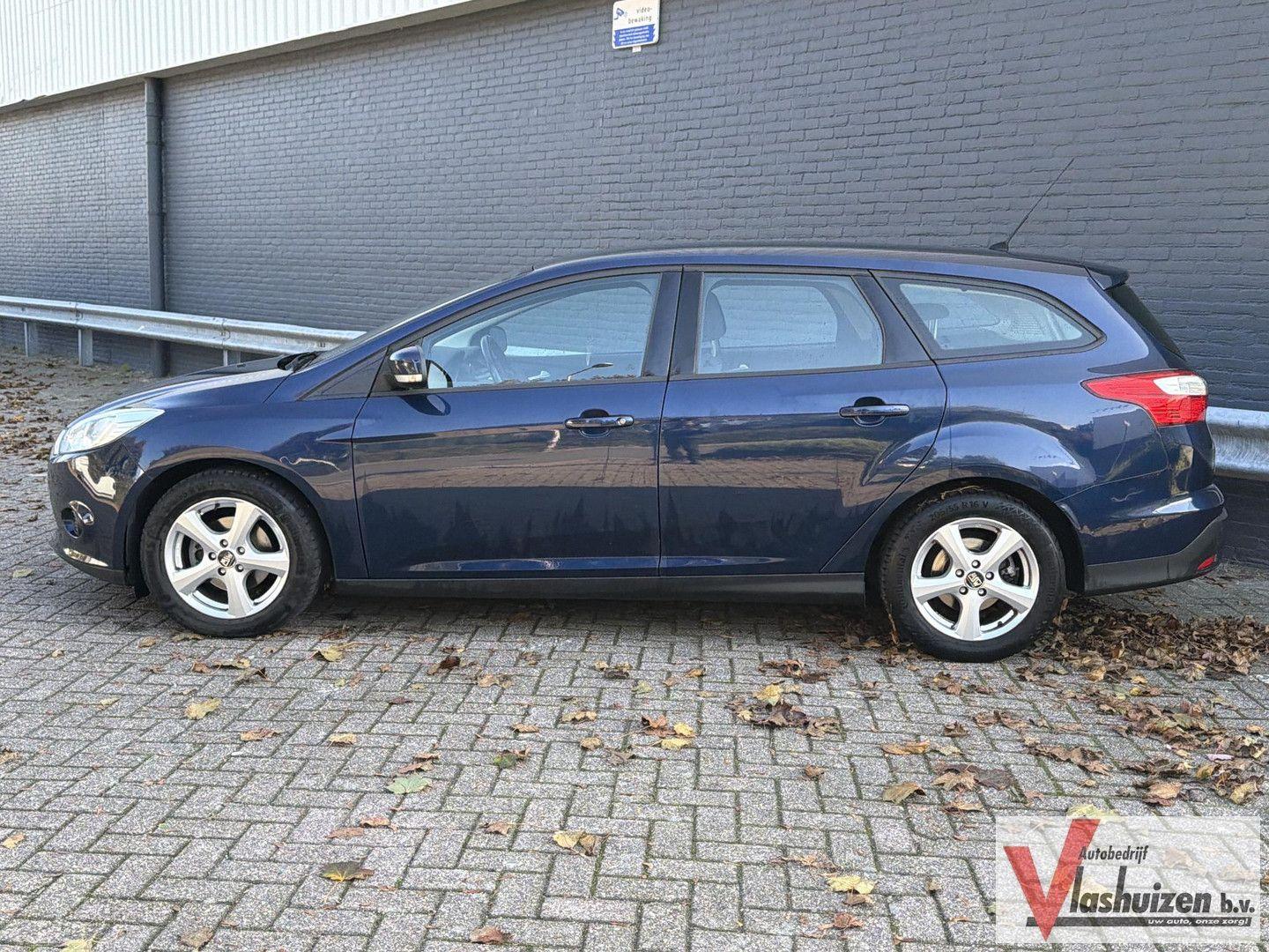 Ford Focus 2012 — photo 8