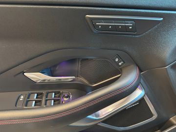 Jaguar E-Pace *HEAD-UP*PANO*MEMORY*KEYLESS*ACC*NAV*