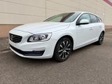 Volvo V60 D2 Automatik - LEDER + SHZ - weiße Volvo V60