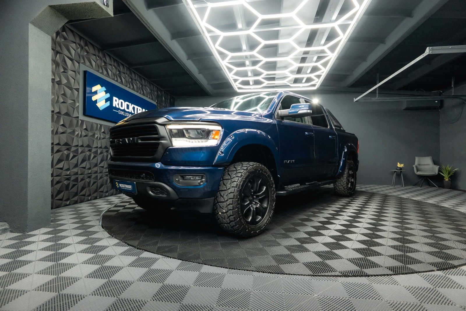 Fahrzeugabbildung Dodge RAM 5.7 V8 HEMI 4x4 OFFROAD NightPaket AXLE LOCK