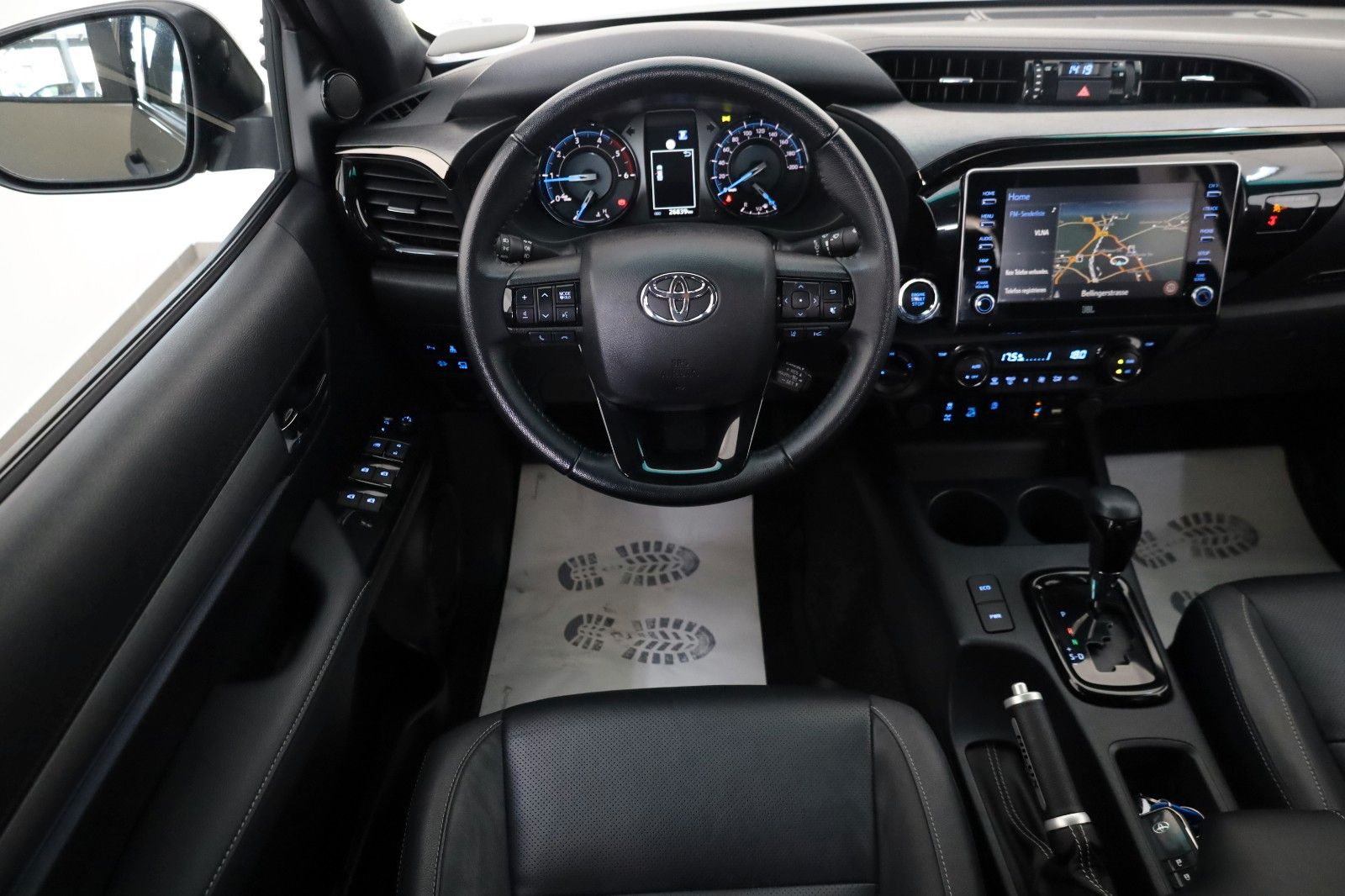 Fahrzeugabbildung Toyota Hilux 2.8 D-4D Invincible Sport,ACC,AHK,Rollo el