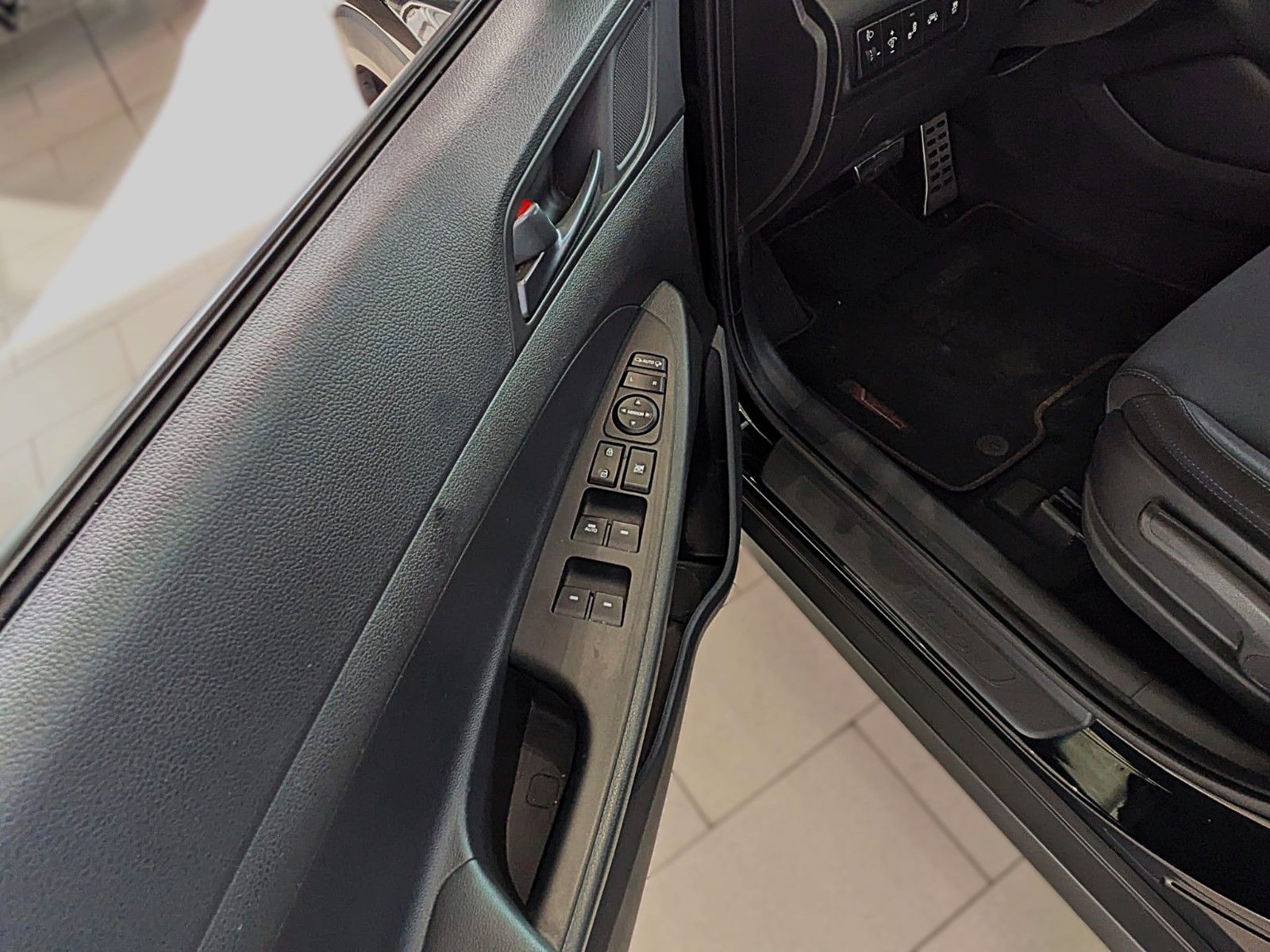 Fahrzeugabbildung Hyundai TUCSON 1.6i DTC PASSION SITZHZ ANDROID NAVI CAM