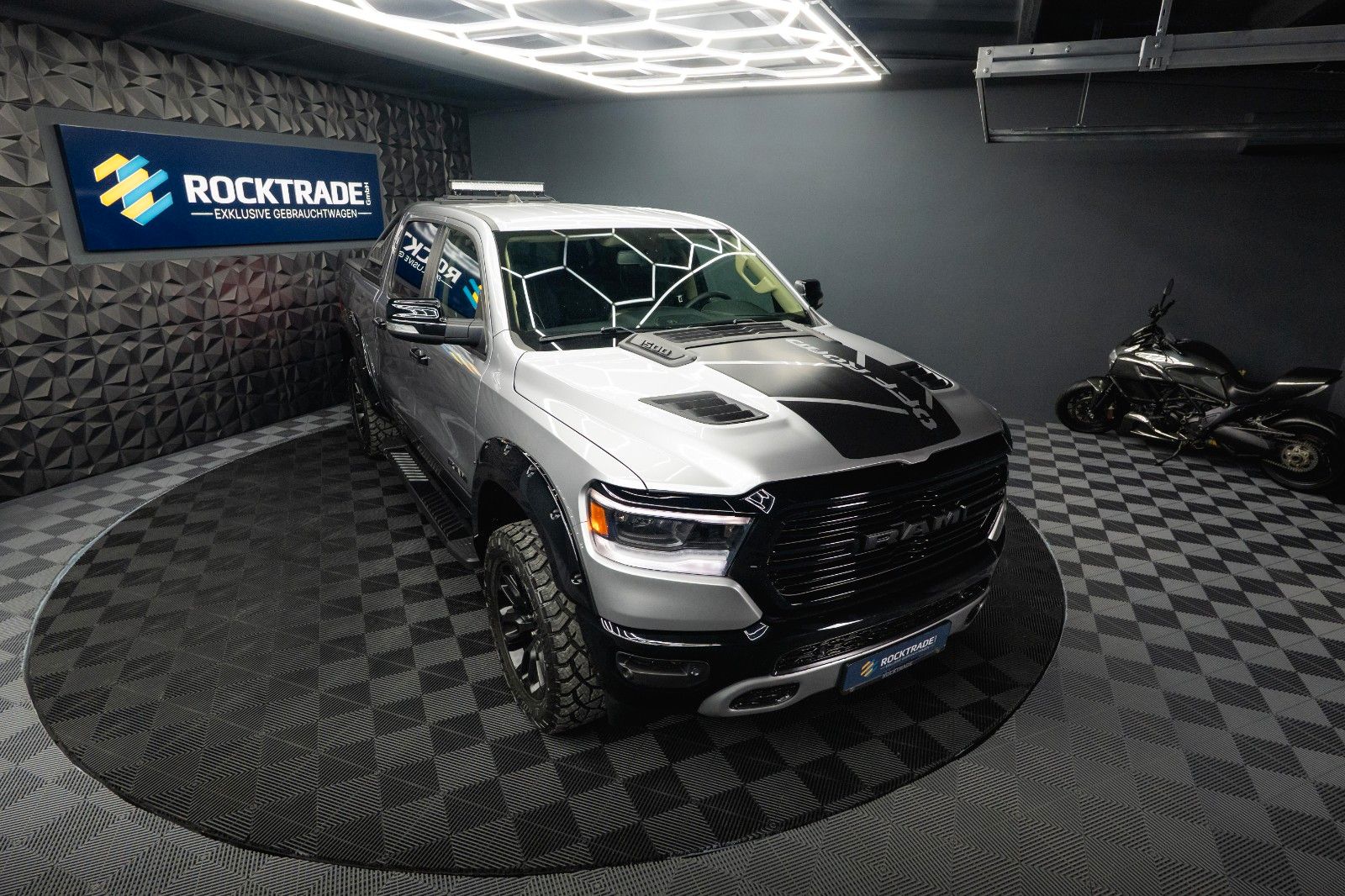 Fahrzeugabbildung Dodge RAM 5.7 V8 HEMI 4x4 NIGHT-Edition LARAMIE *LED*