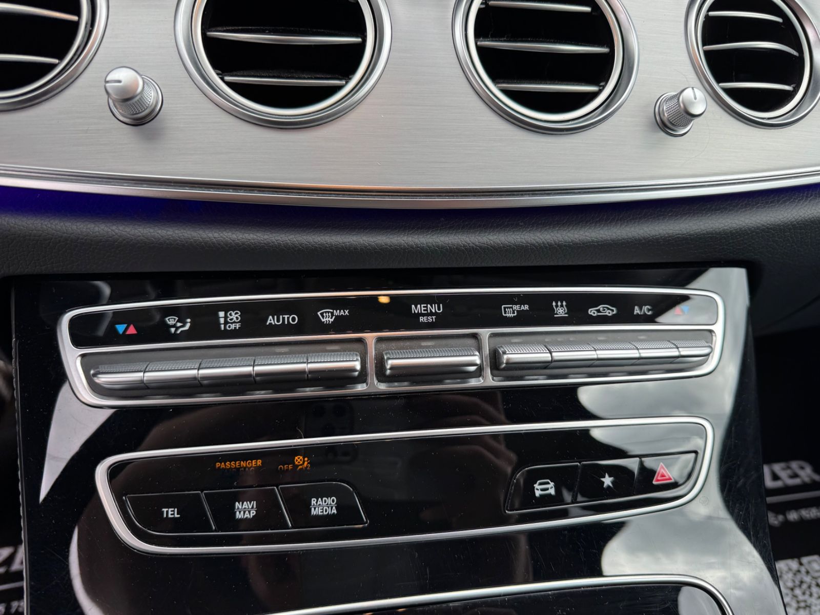 Fahrzeugabbildung Mercedes-Benz E 300 de/Plug-in/Leder/Ambiente/LED/360°Cam/SHZ/