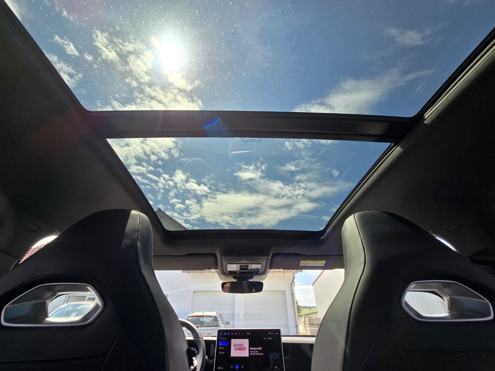 Fahrzeugabbildung Volkswagen Tiguan 2.0 TDI 4M R-Line PANO*H&K*AHK*MATRIX*20"
