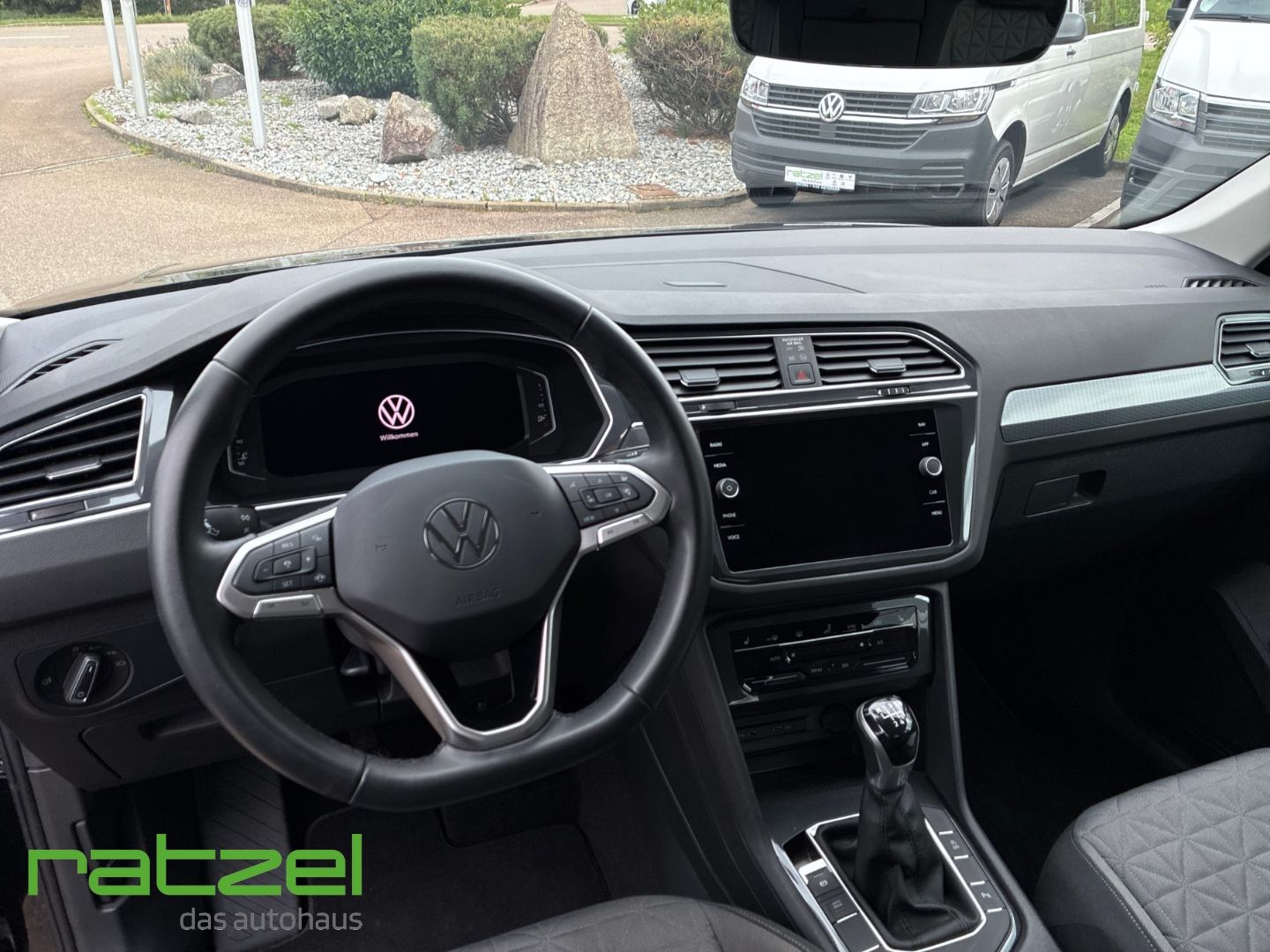 Fahrzeugabbildung Volkswagen Tiguan 1.5 TSI Life Navi Leder Digitales Cockpit