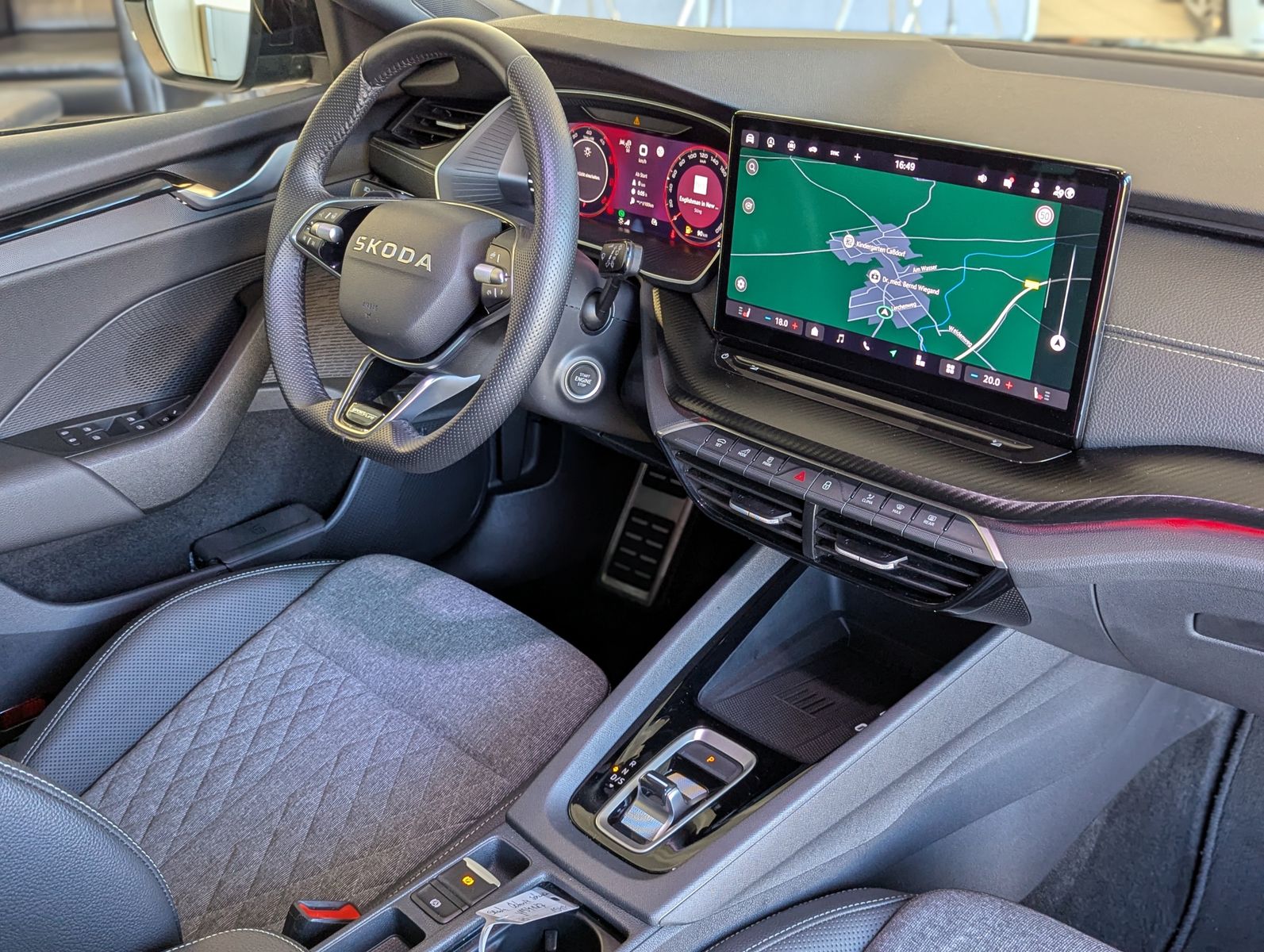 Fahrzeugabbildung SKODA Octavia 2.0 TDI Sportline Canton Matrix Pano 5J