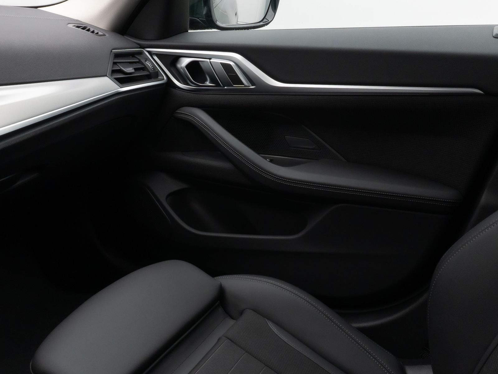 Fahrzeugabbildung BMW i4 eD40 Gran Coupè Kamera DAB HUD Alarm Komfort