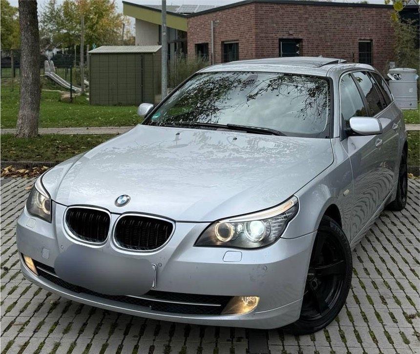 BMW 530 2009 — rear view