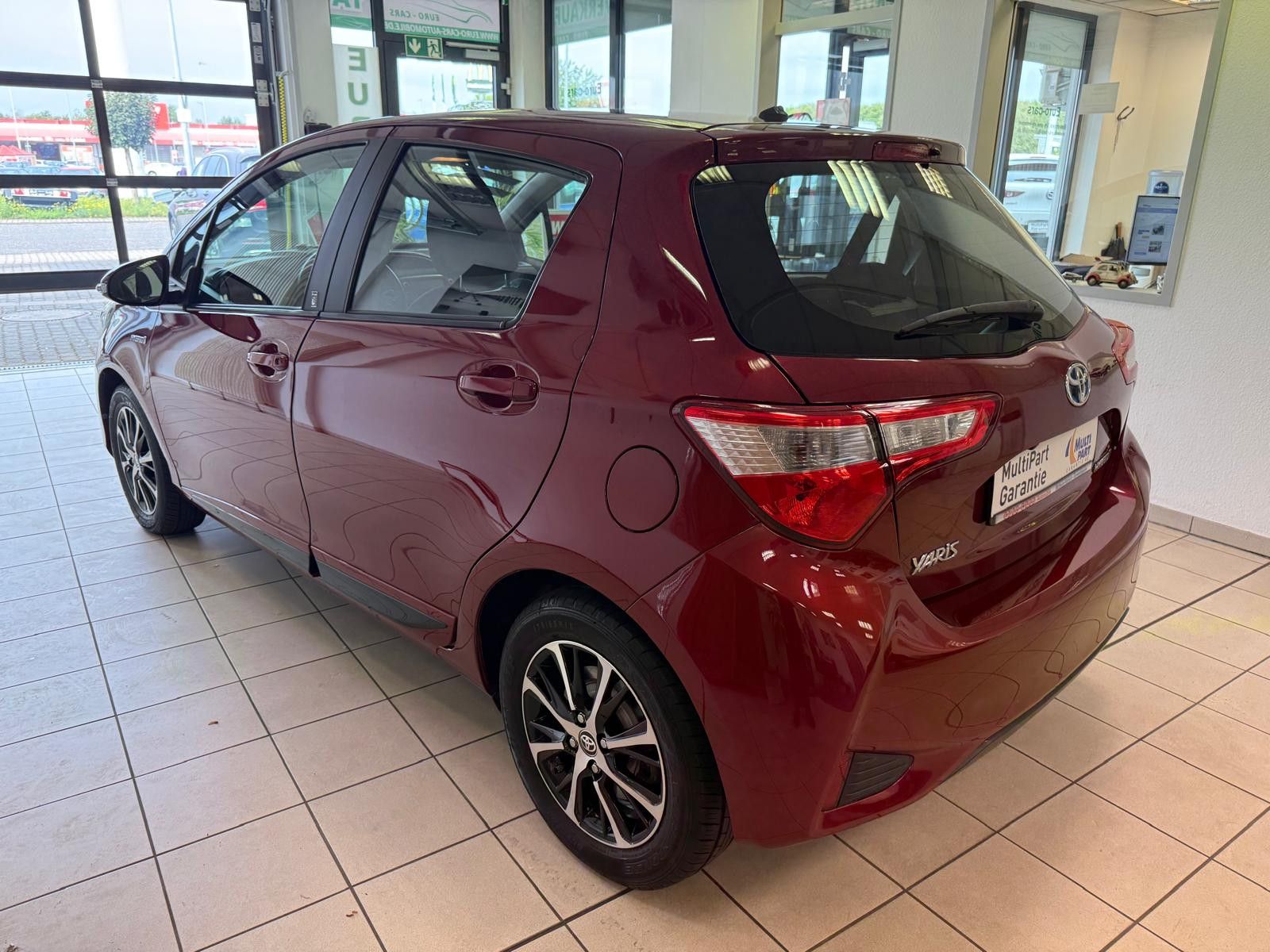 Fahrzeugabbildung Toyota Yaris Hybrid Team D /WENIG KM/SCHECKHEFT/KAMERA