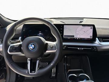 2025 BMW IX2 缩略图 19