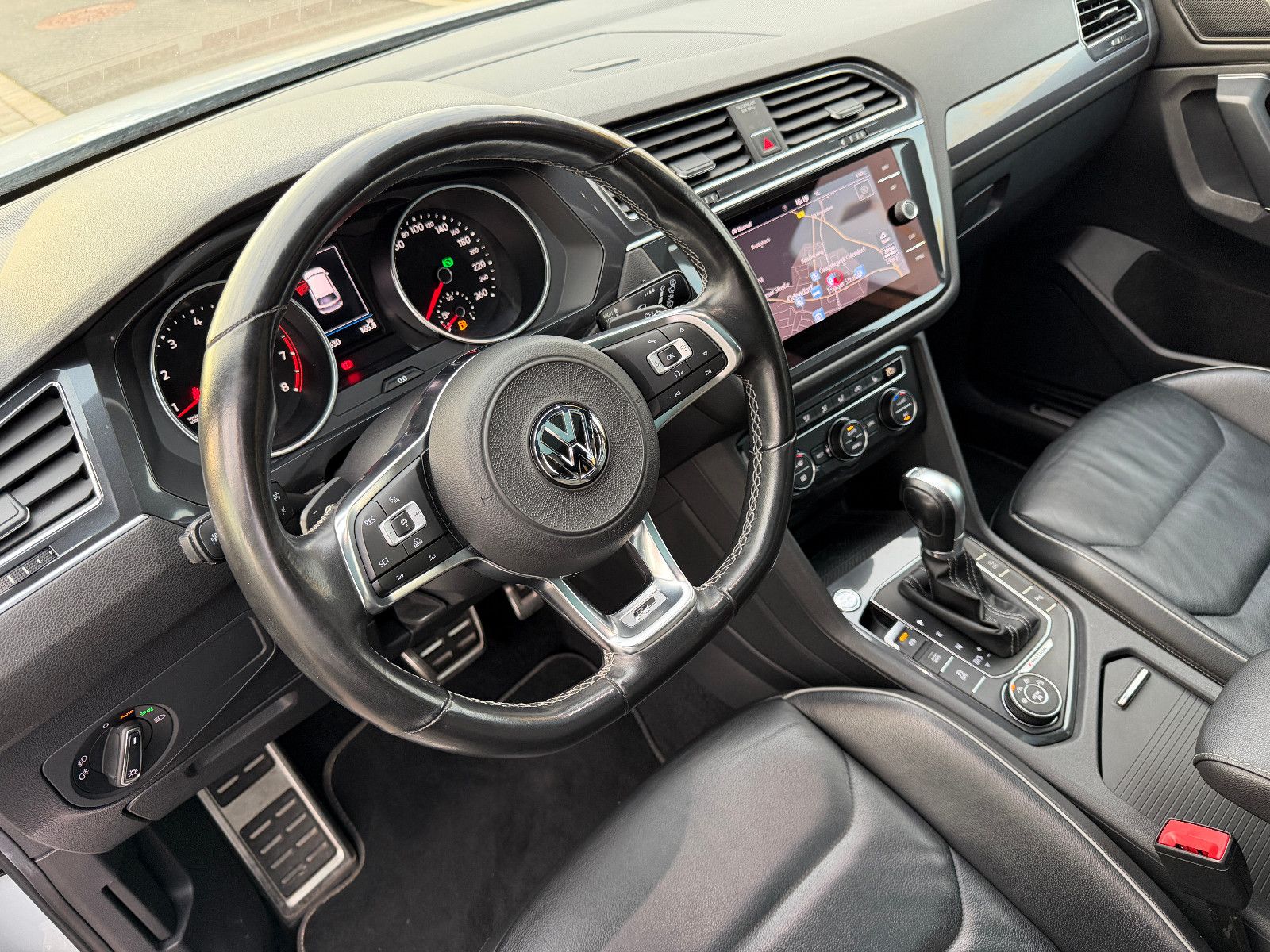 Fahrzeugabbildung Volkswagen Tiguan Allspace Highline 4Motion/R-LINE/PANO/LED