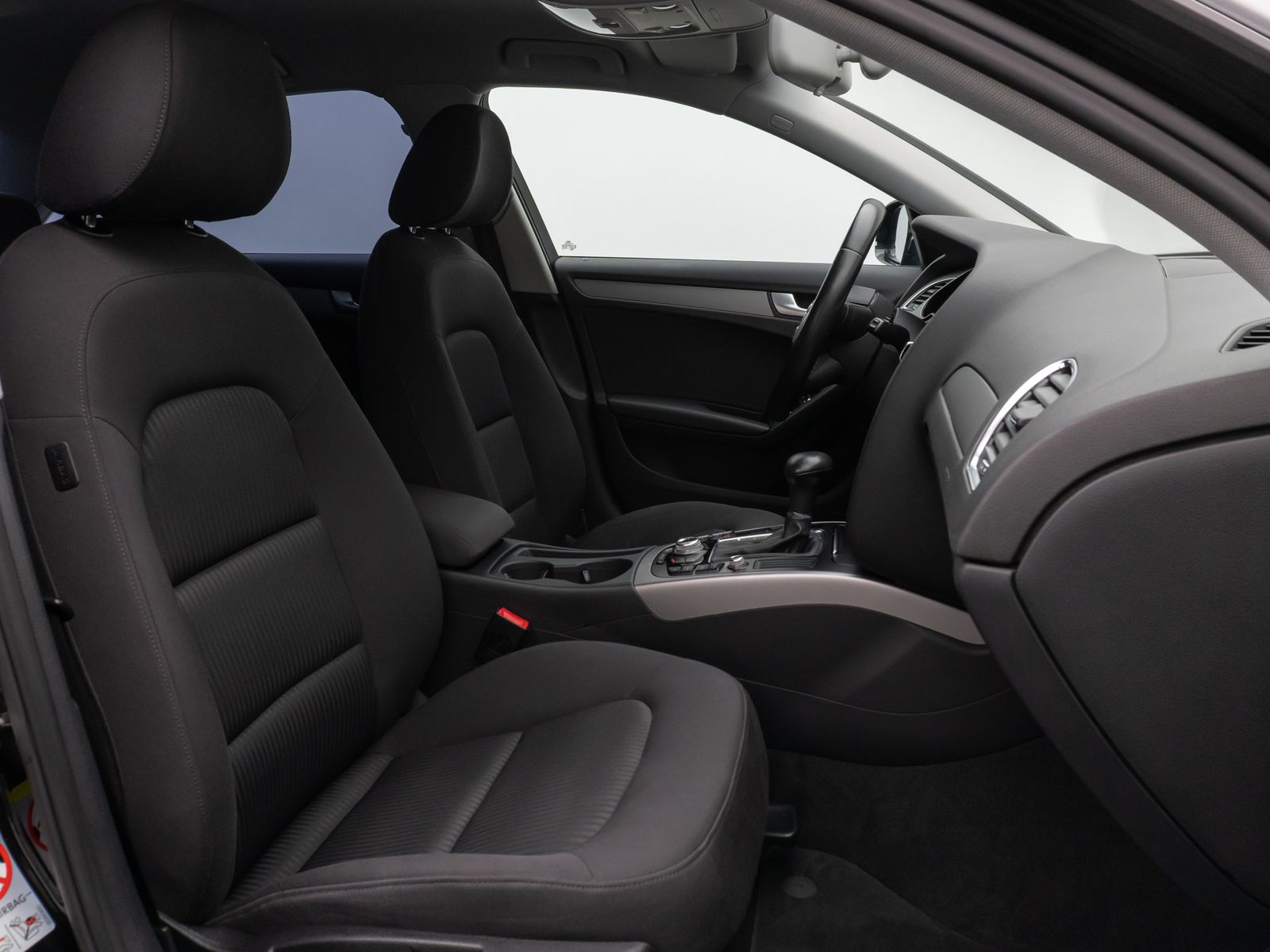 Fahrzeugabbildung Audi A4 Lim. Attraction Navigation Sitzhzg PDC AHK